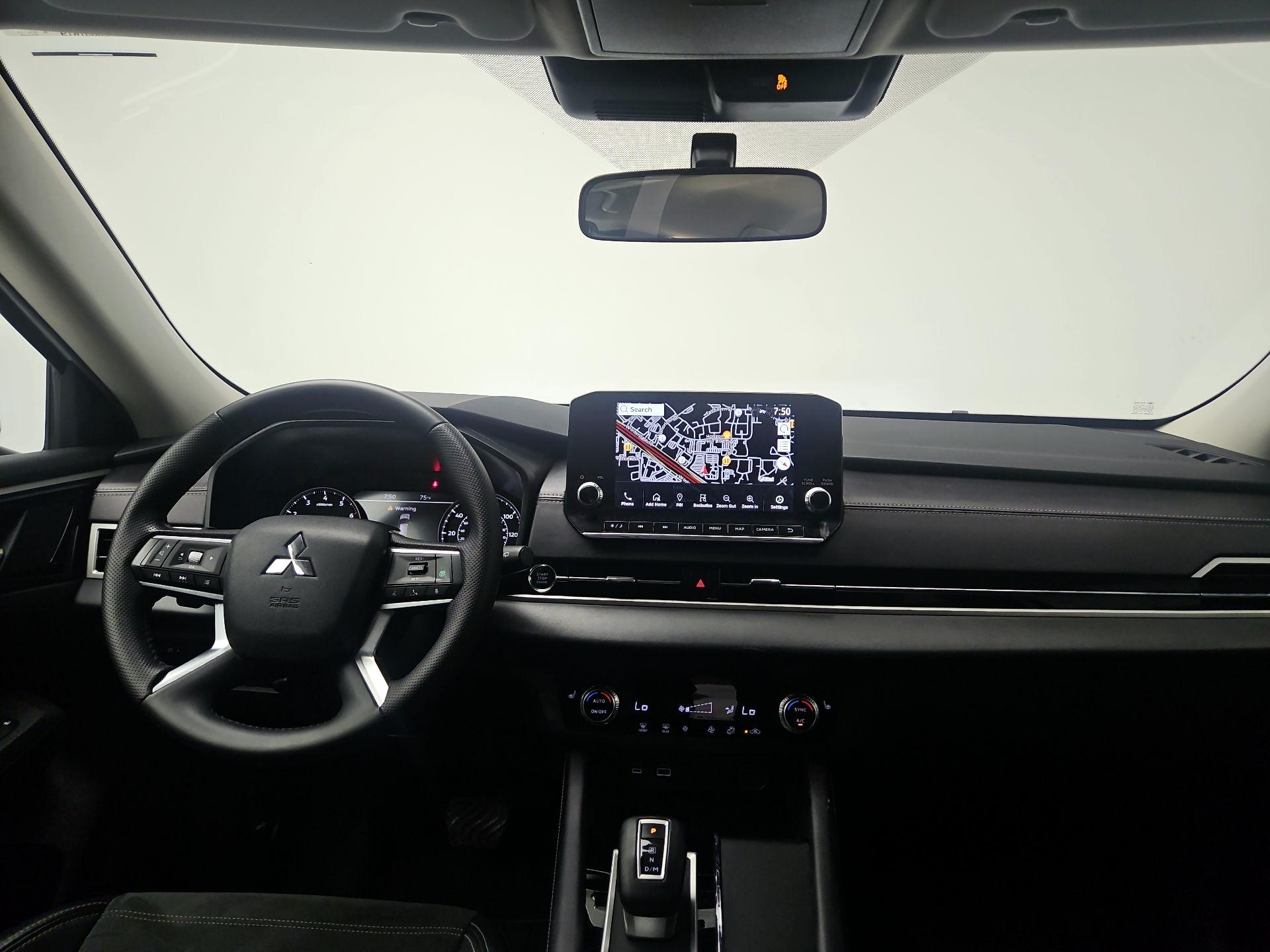 Thumbnail: 2024 Mitsubishi Outlander - 9