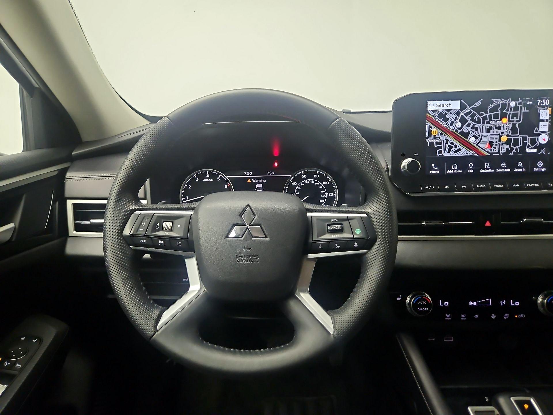 Thumbnail: 2024 Mitsubishi Outlander - 10