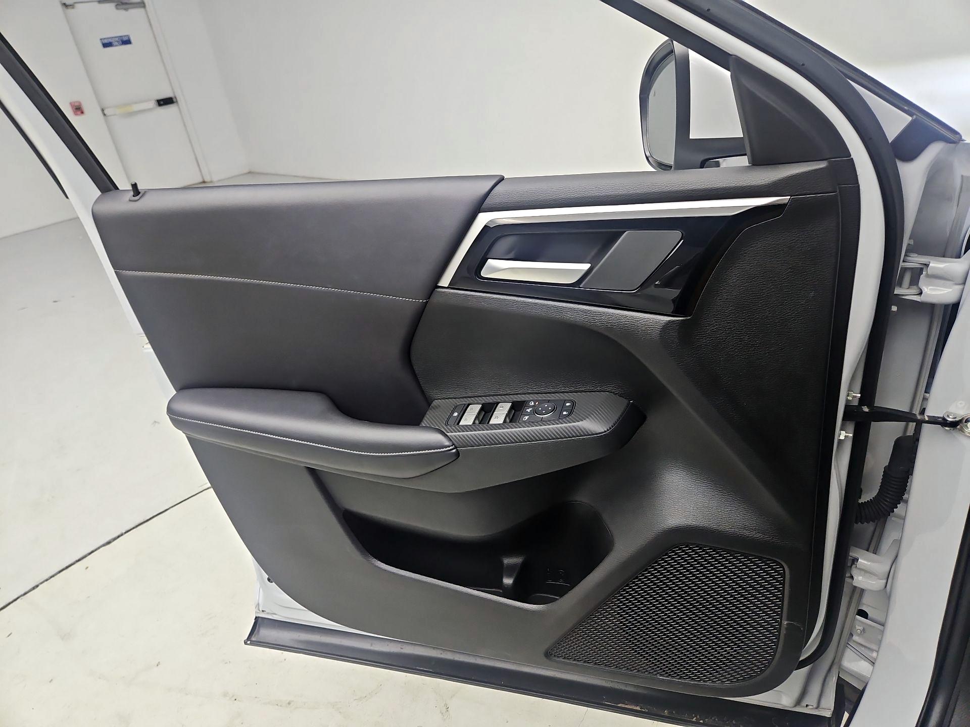 Thumbnail: 2024 Mitsubishi Outlander - 12