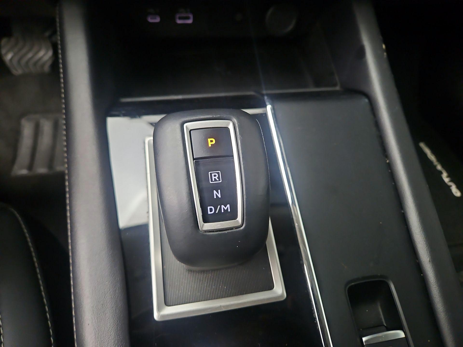 Thumbnail: 2024 Mitsubishi Outlander - 18