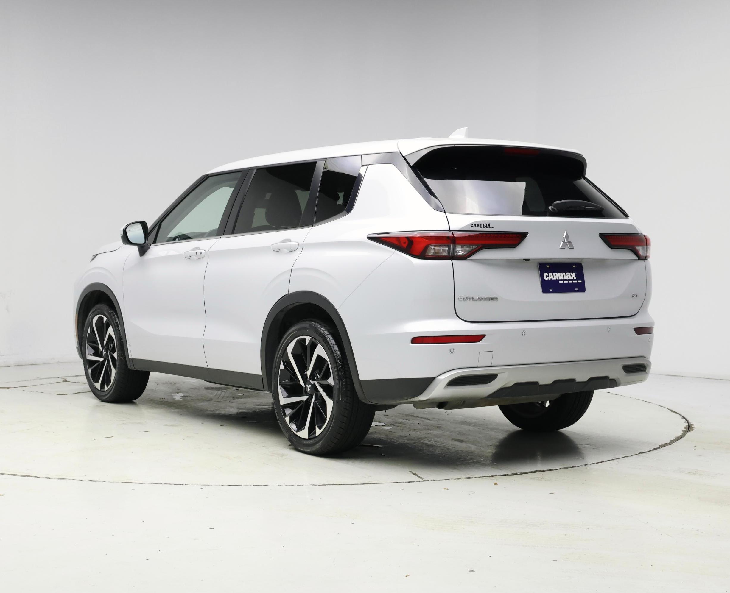 Thumbnail: 2024 Mitsubishi Outlander - 2