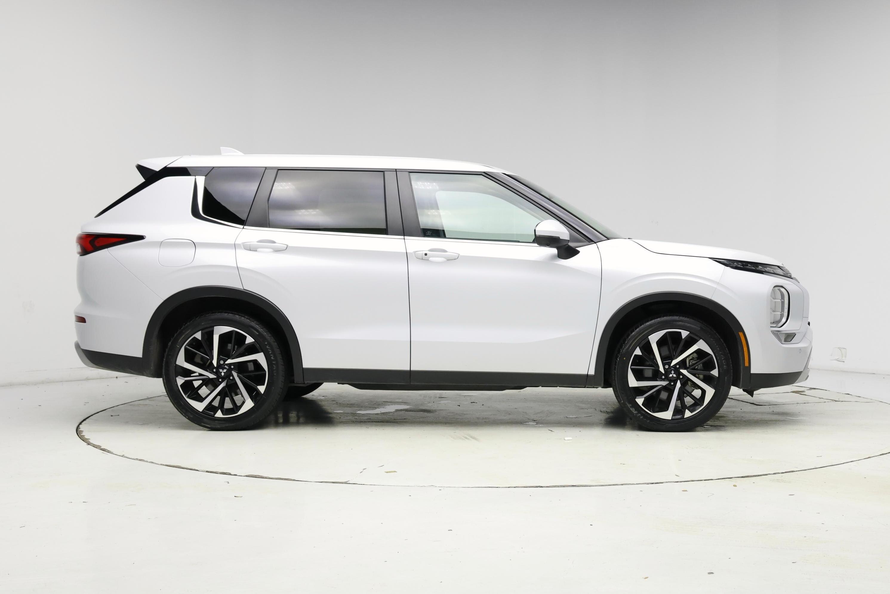 Thumbnail: 2024 Mitsubishi Outlander - 7