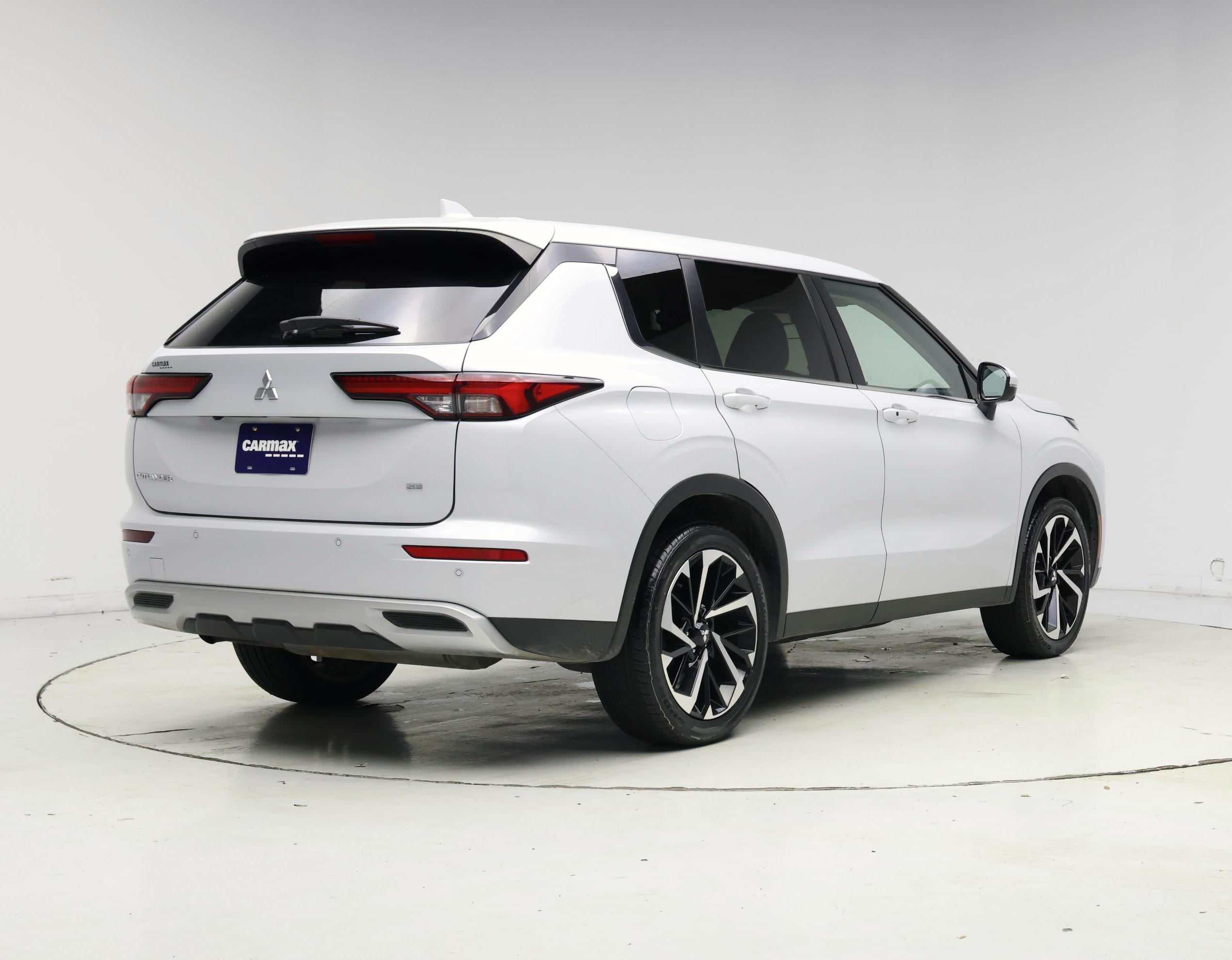 Thumbnail: 2024 Mitsubishi Outlander - 8