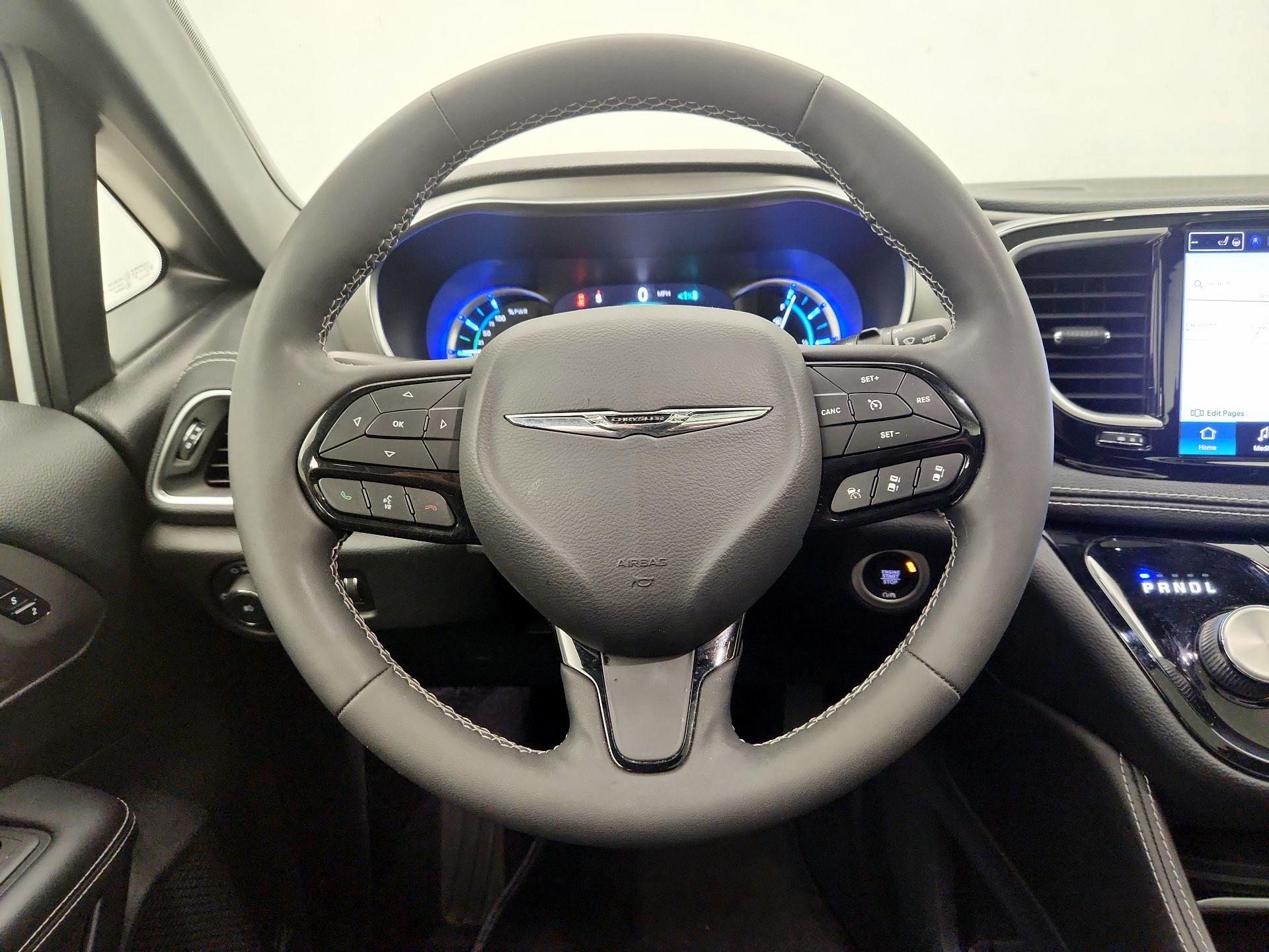 Thumbnail: 2023 Chrysler Pacifica - 10