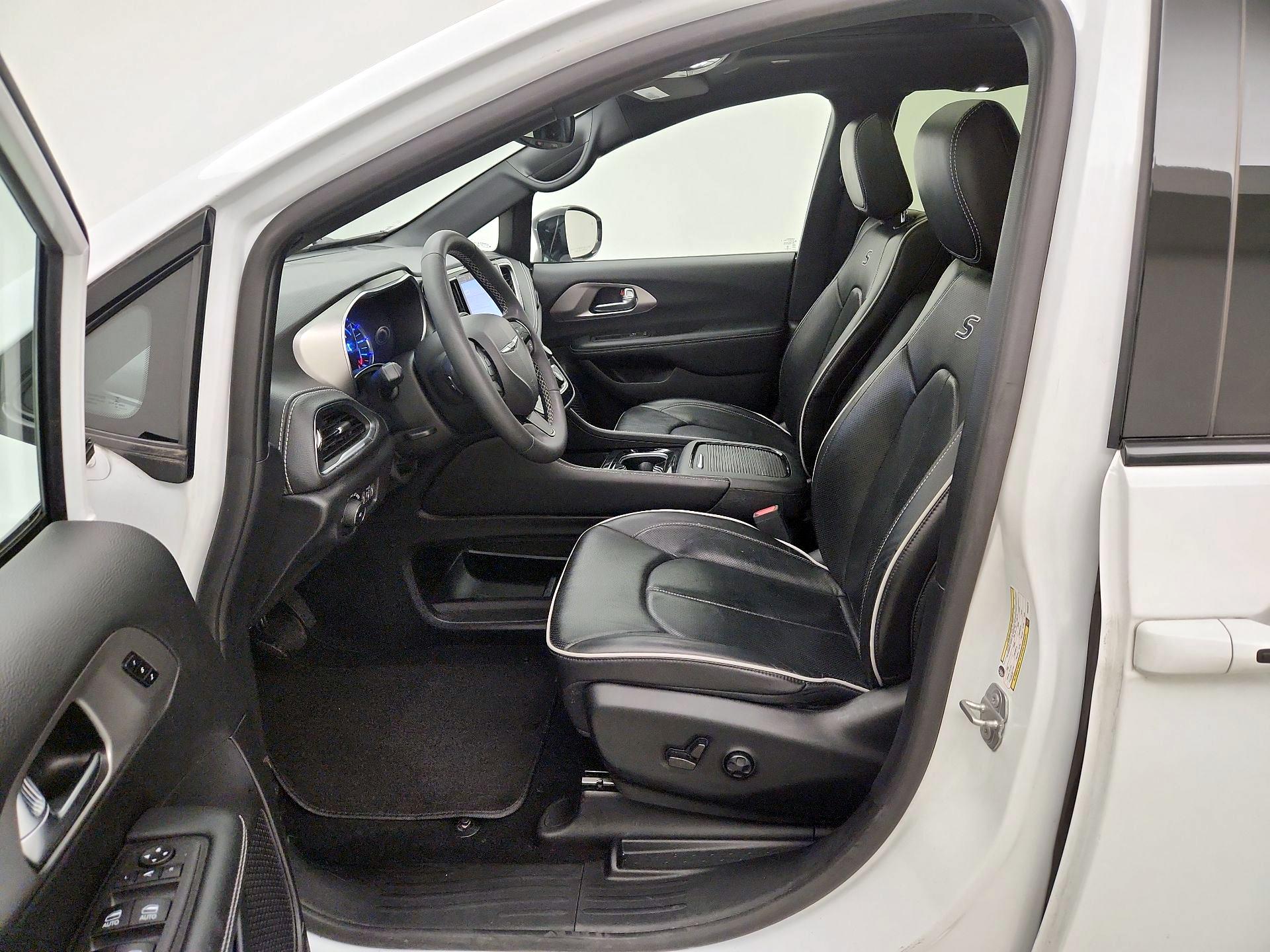 Thumbnail: 2023 Chrysler Pacifica - 11