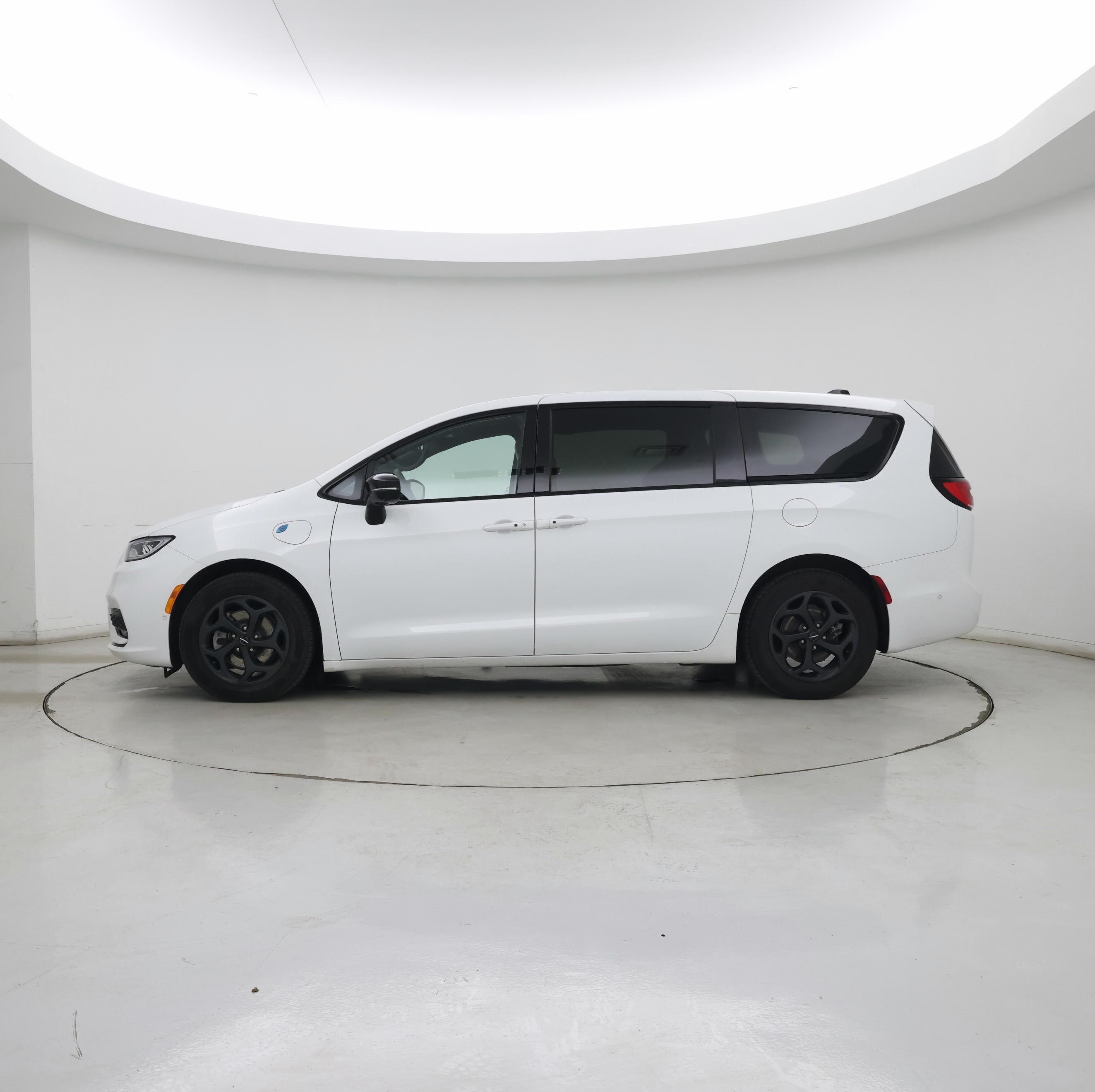 Thumbnail: 2023 Chrysler Pacifica - 3