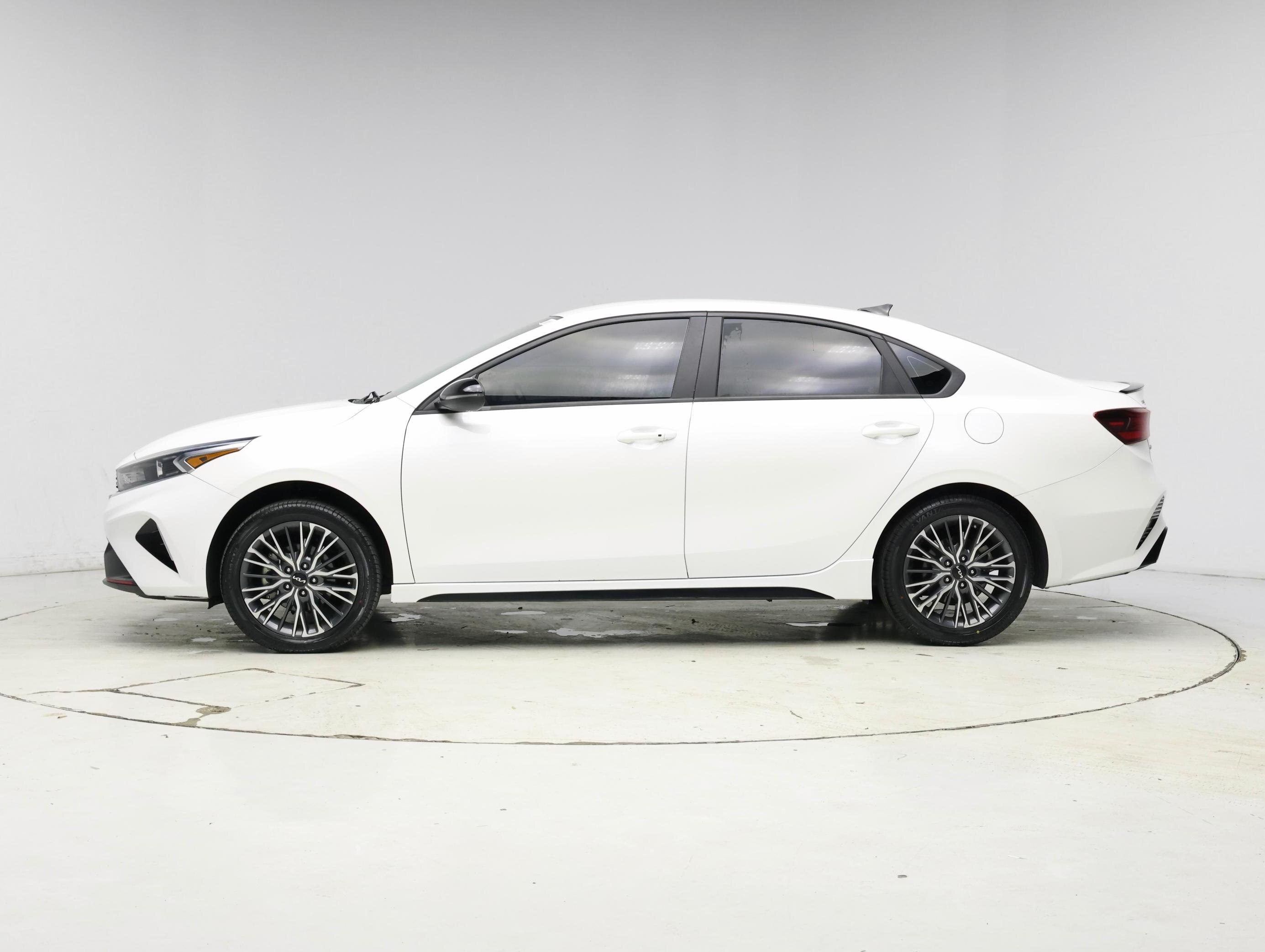 Thumbnail: 2022 Kia Forte - 3