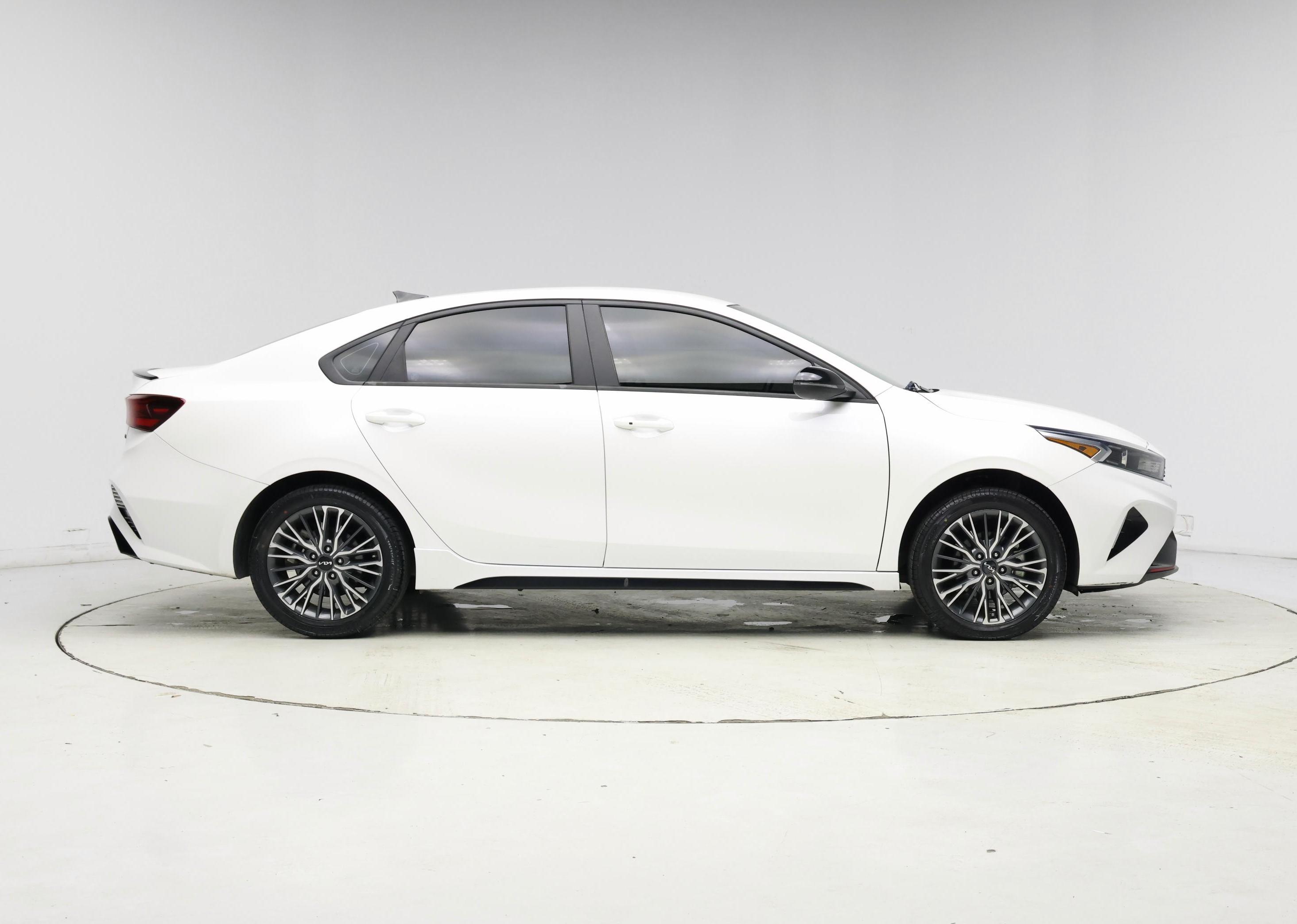 Thumbnail: 2022 Kia Forte - 7