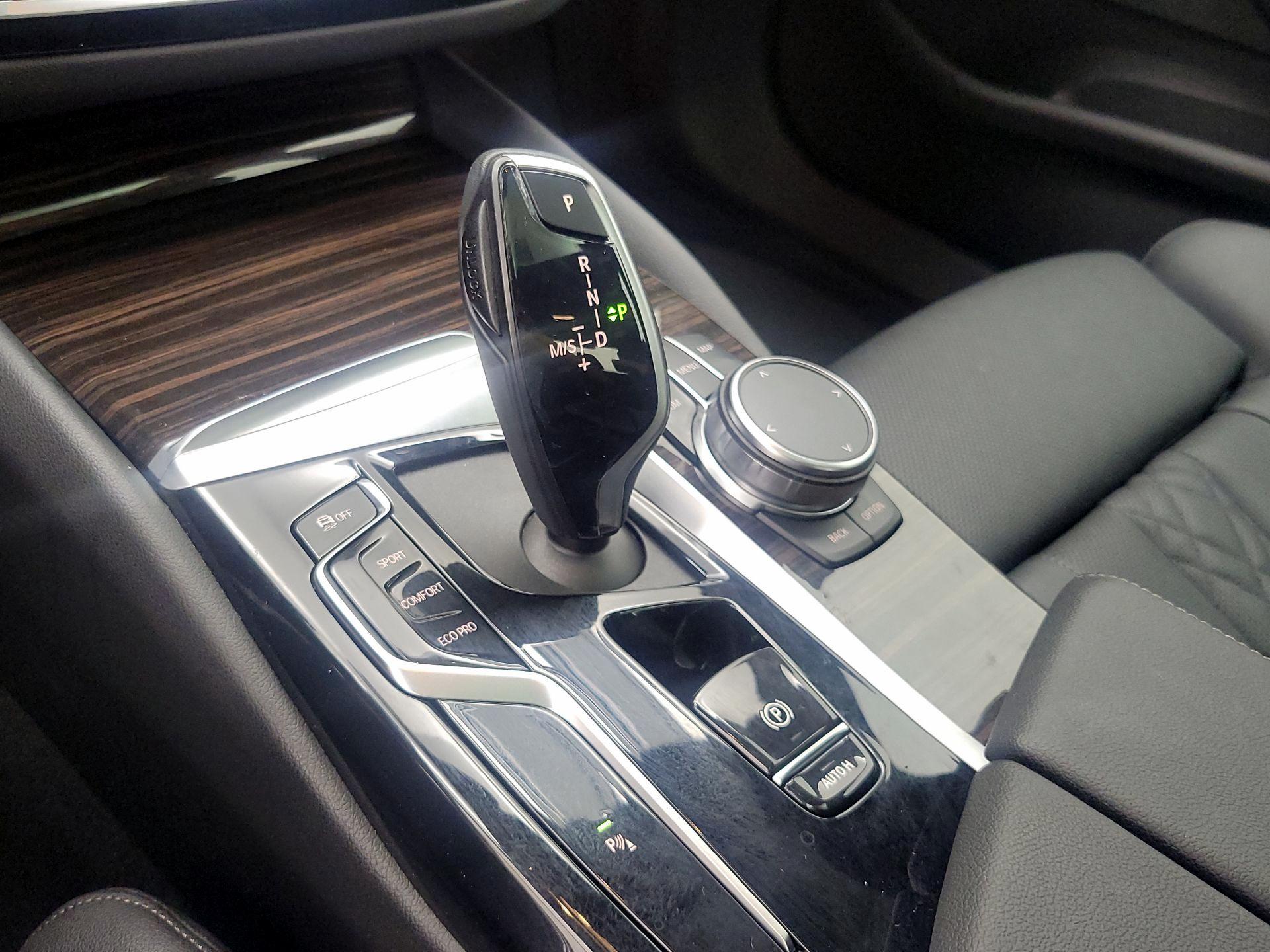 Thumbnail: 2023 BMW 5 Series - 18