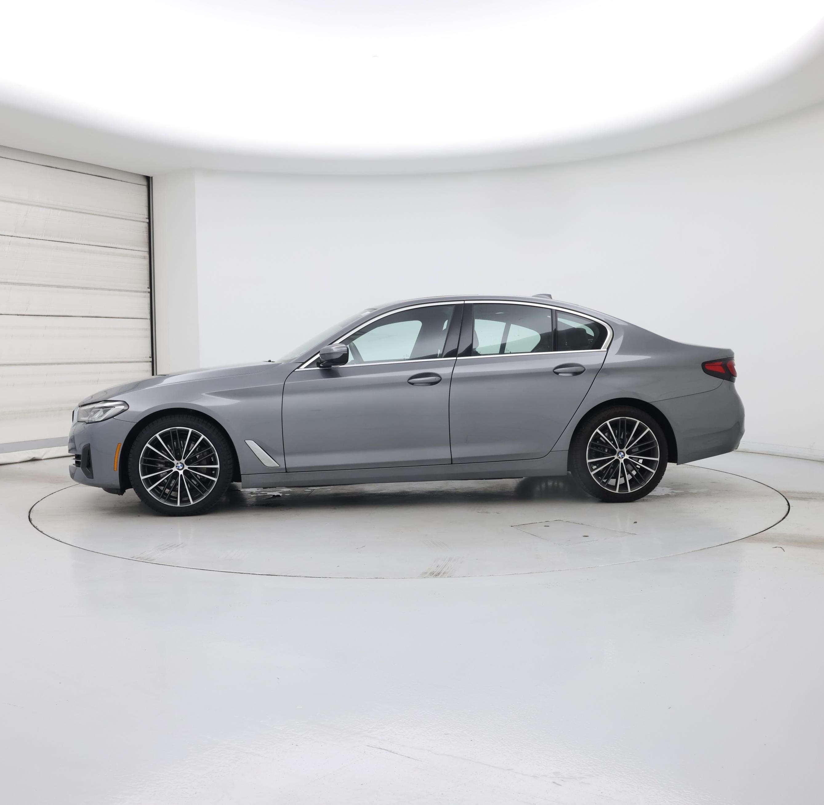 Thumbnail: 2023 BMW 5 Series - 3
