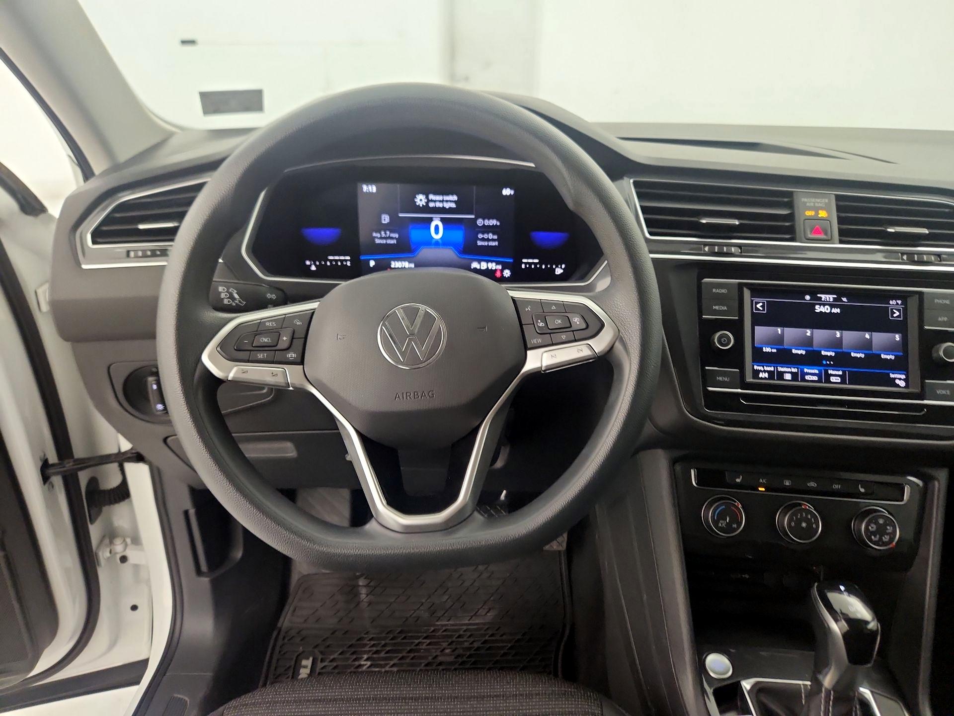 Thumbnail: 2022 Volkswagen Tiguan - 10