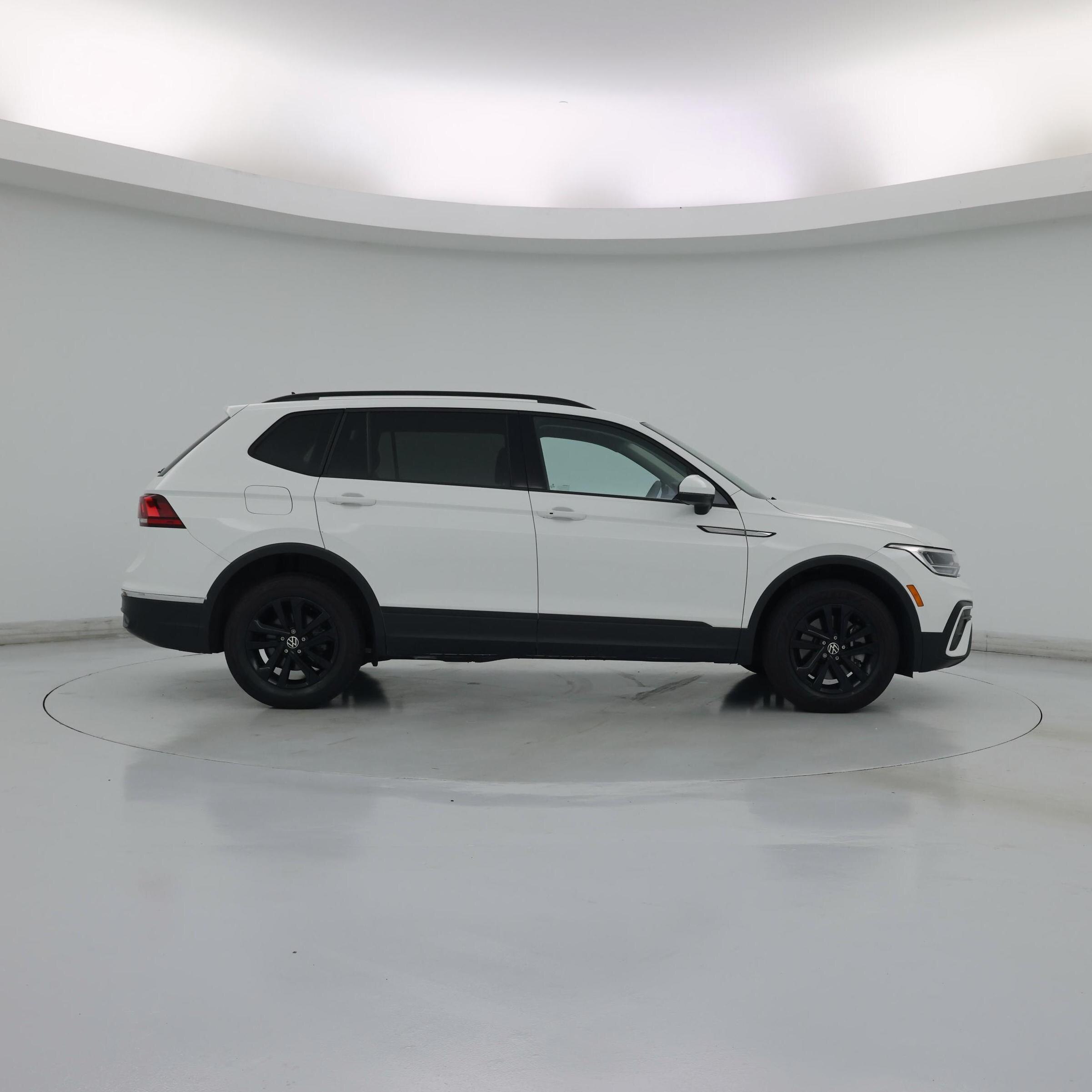 Thumbnail: 2022 Volkswagen Tiguan - 7