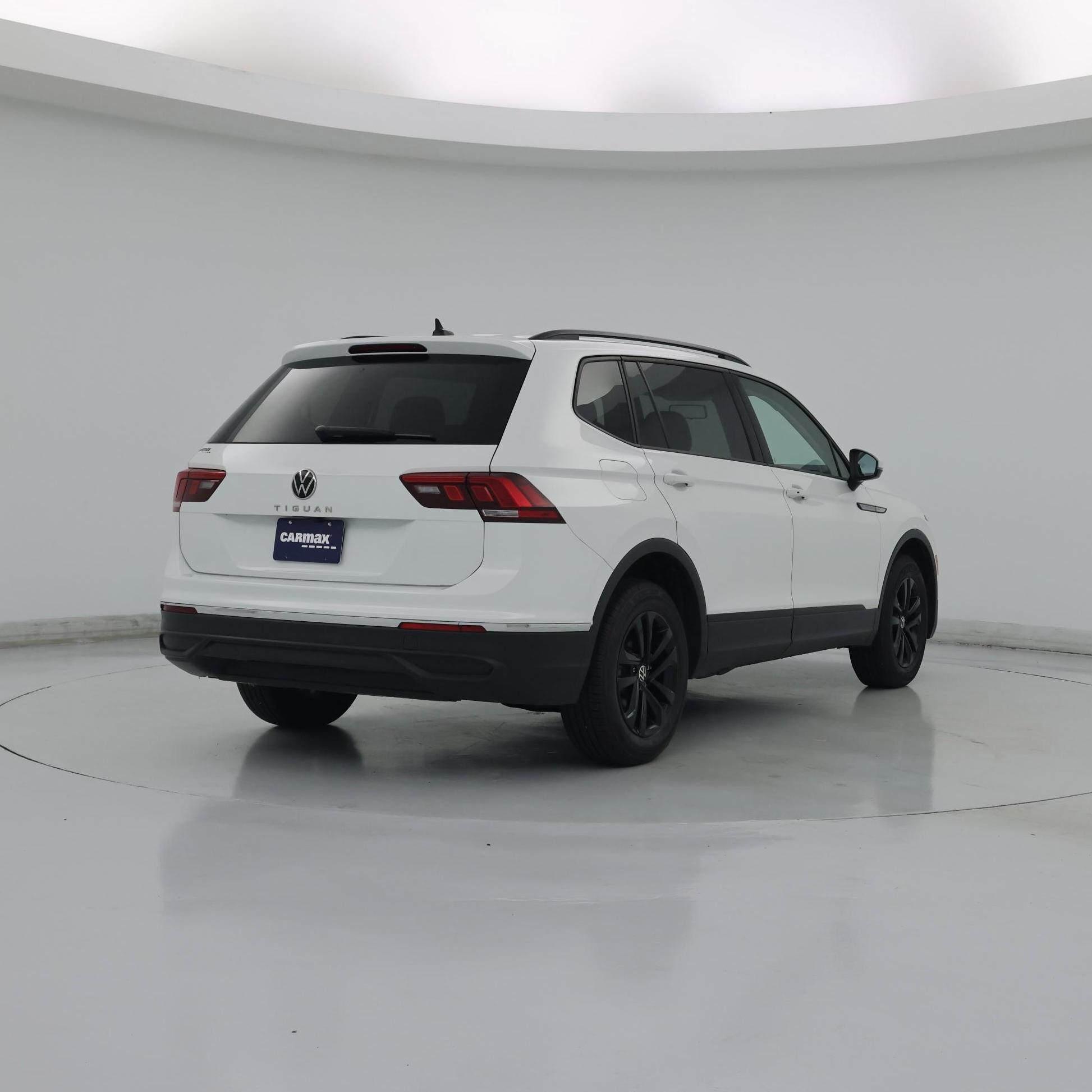 Thumbnail: 2022 Volkswagen Tiguan - 8
