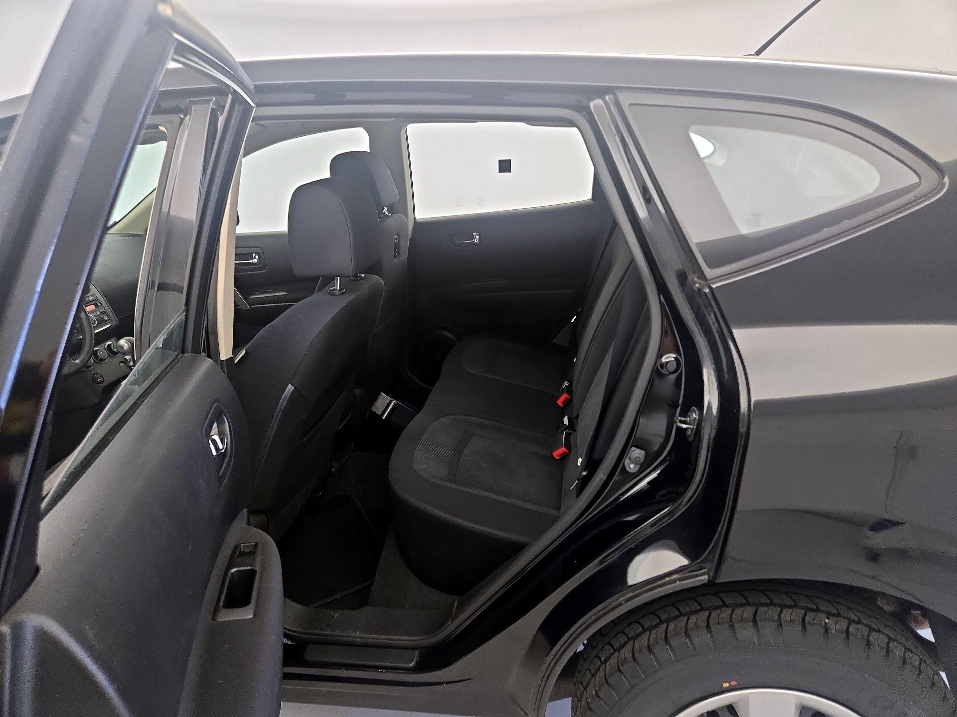 Thumbnail: 2015 Nissan Rogue - 15