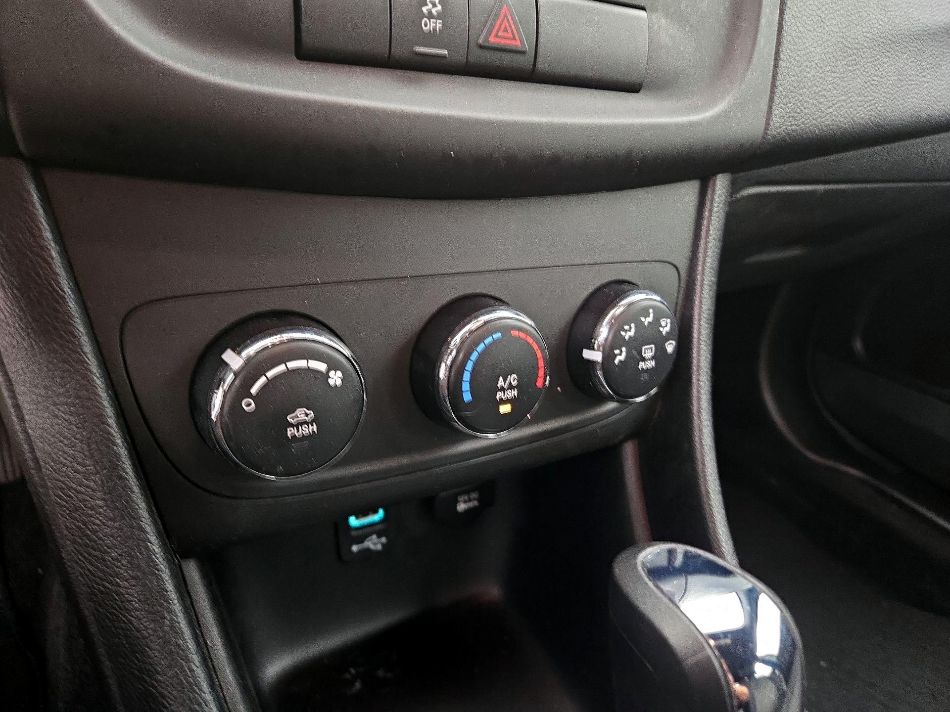 Thumbnail: 2014 Dodge Avenger - 15