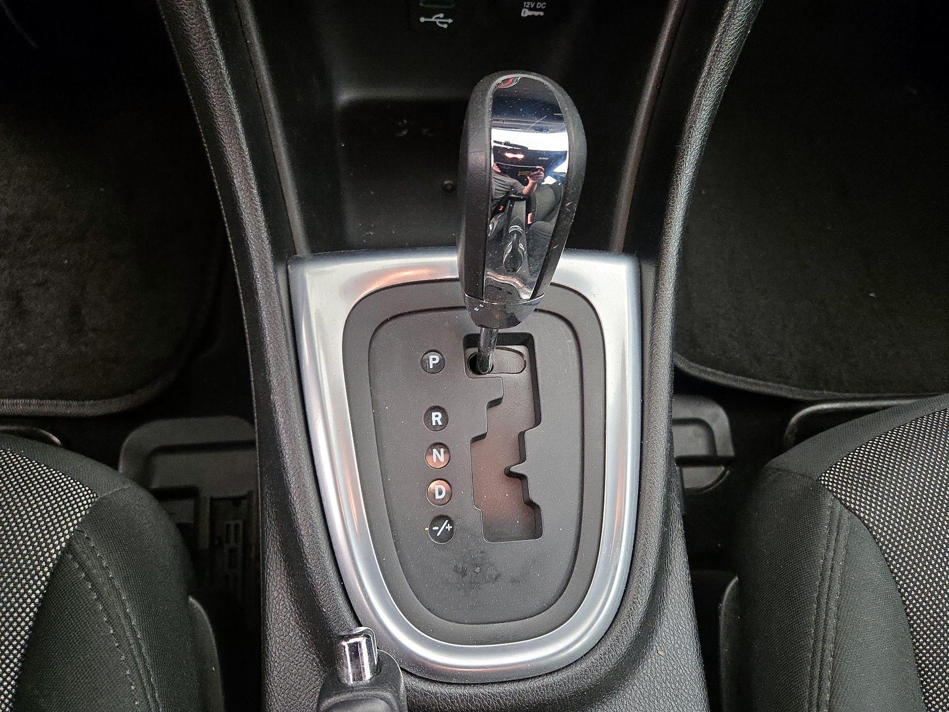 Thumbnail: 2014 Dodge Avenger - 16