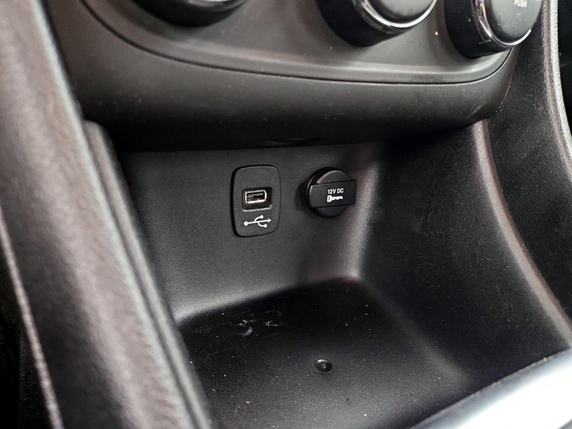 Thumbnail: 2014 Dodge Avenger - 17