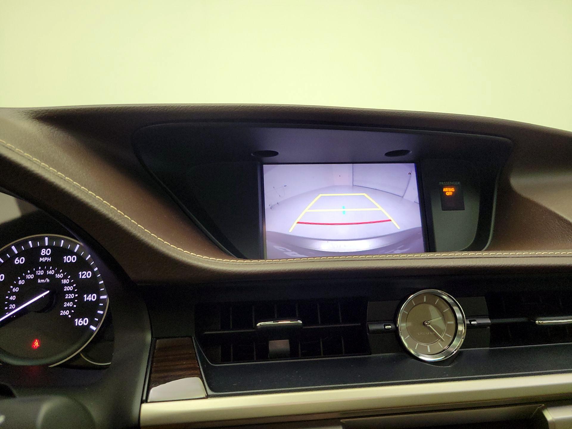 Thumbnail: 2018 Lexus ES - 12