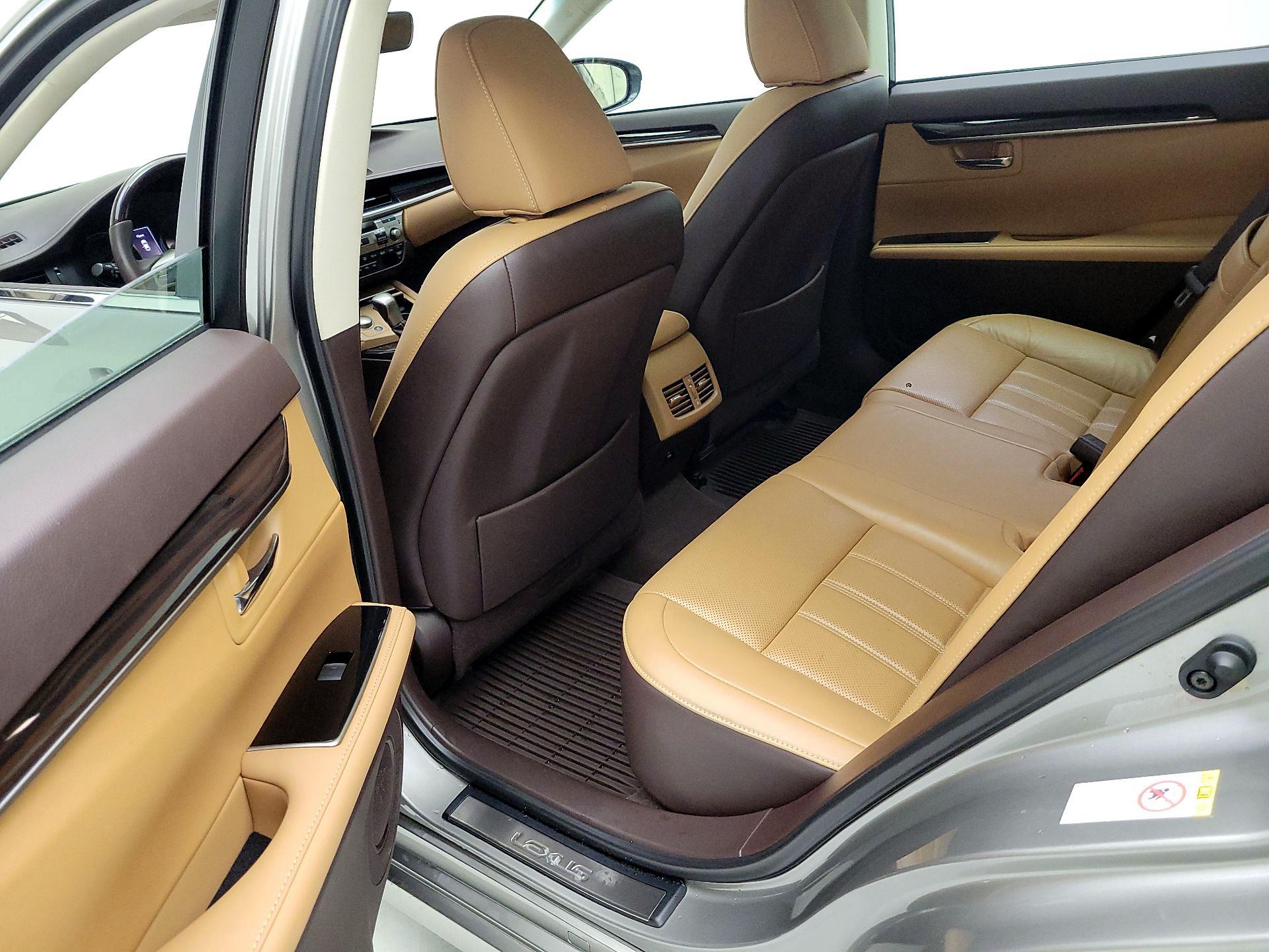 Thumbnail: 2018 Lexus ES - 17