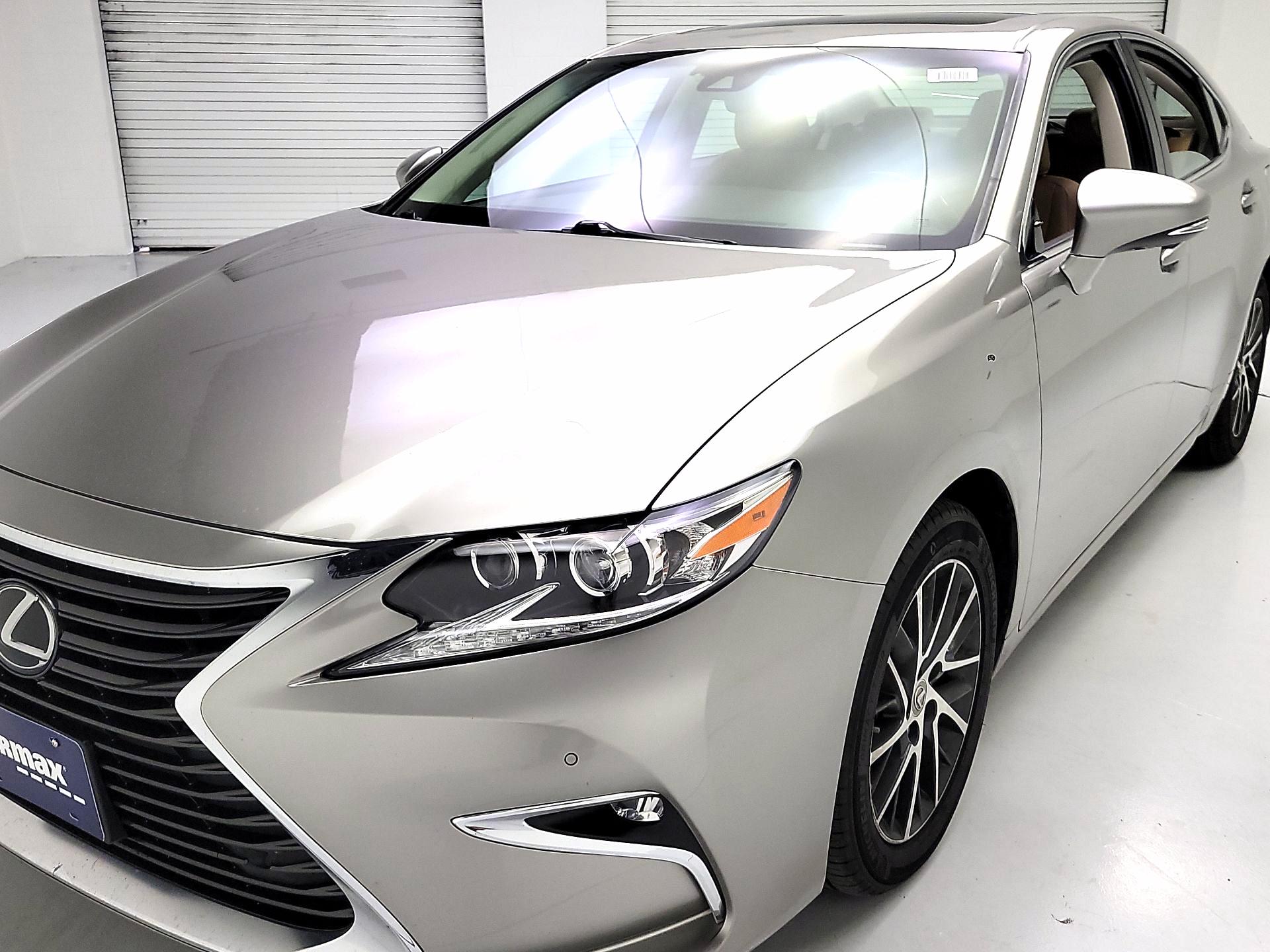 Thumbnail: 2018 Lexus ES - 3