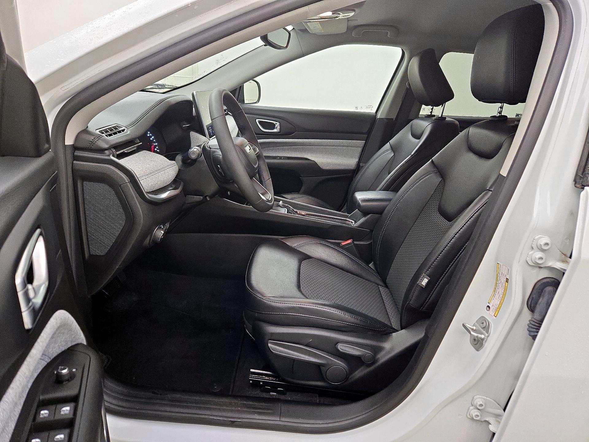 Thumbnail: 2022 Jeep Compass - 9