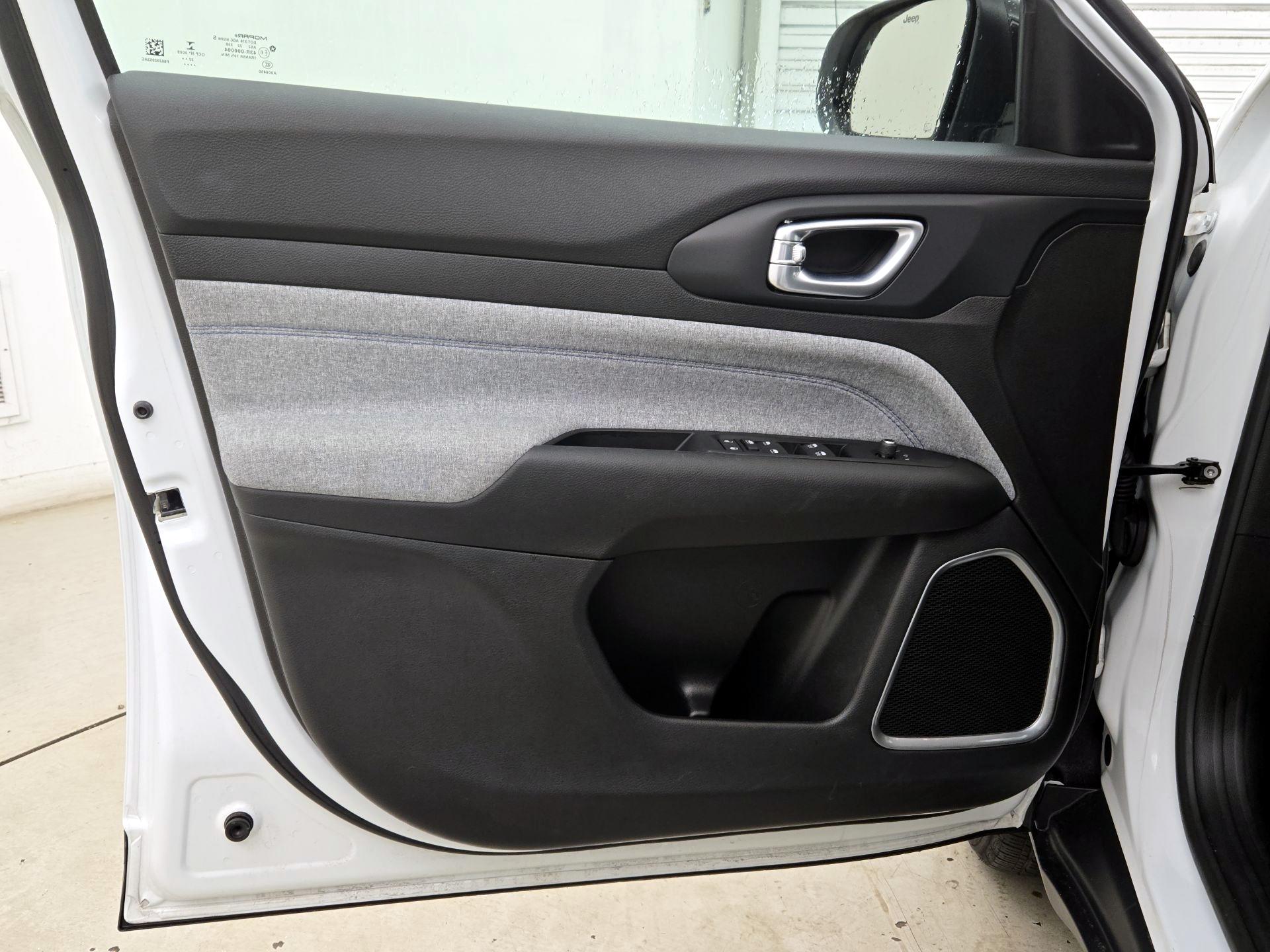 Thumbnail: 2022 Jeep Compass - 10