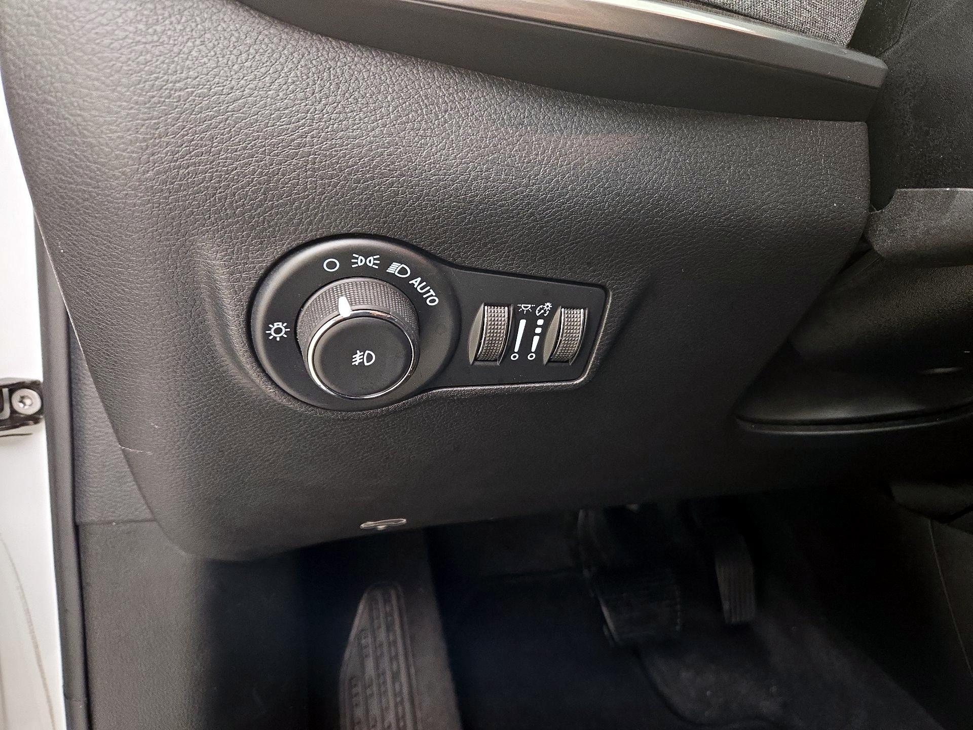 Thumbnail: 2022 Jeep Compass - 11