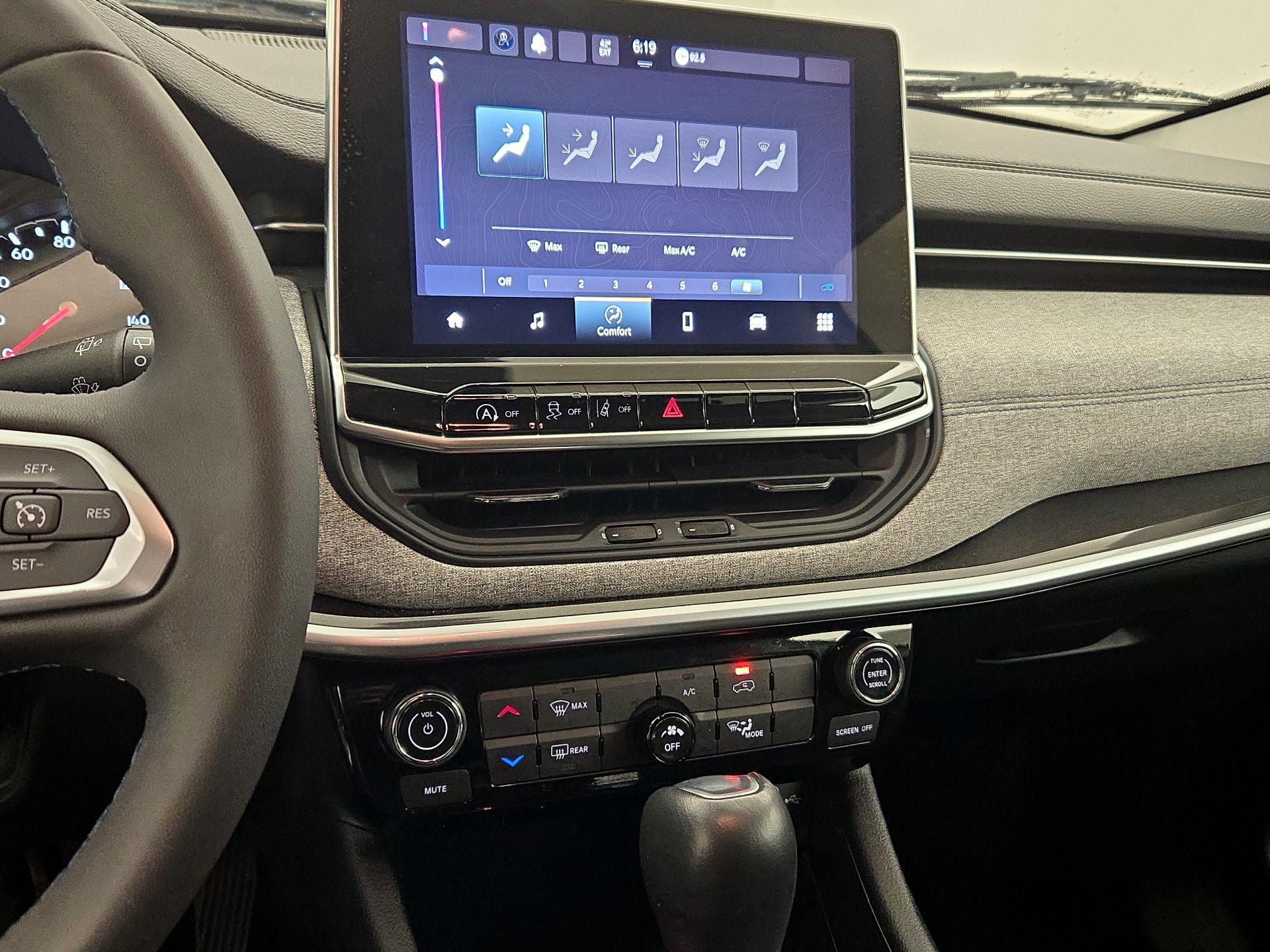 Thumbnail: 2022 Jeep Compass - 14