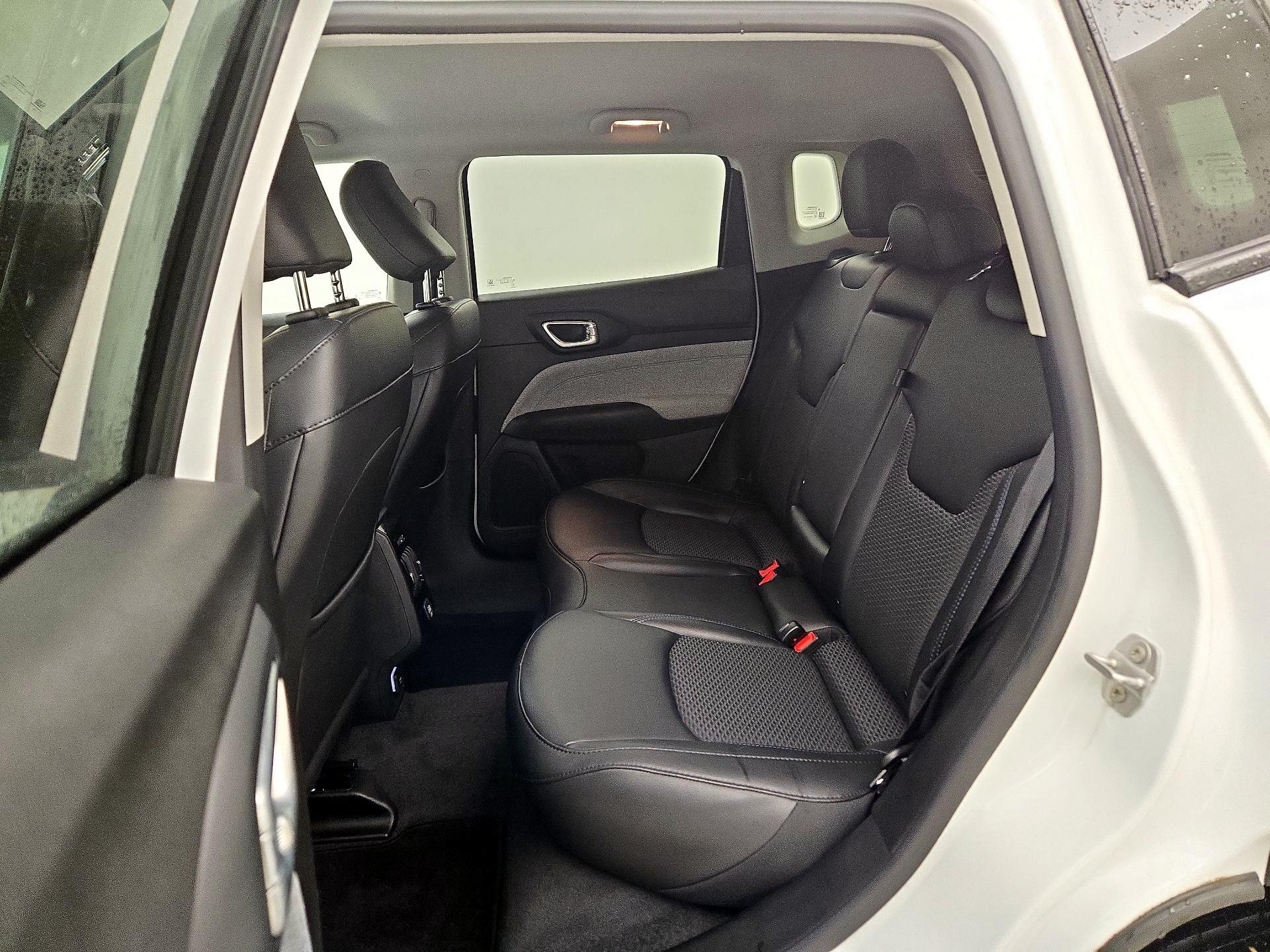 Thumbnail: 2022 Jeep Compass - 17