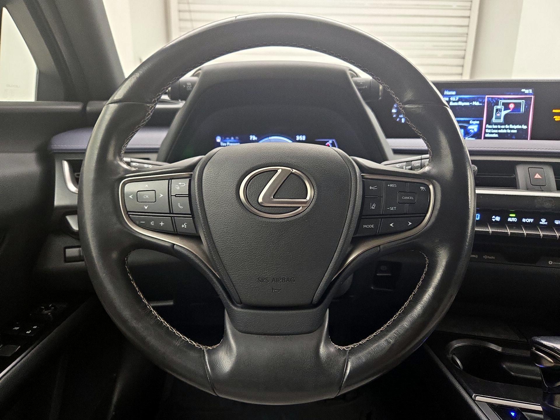 Thumbnail: 2020 Lexus UX - 10