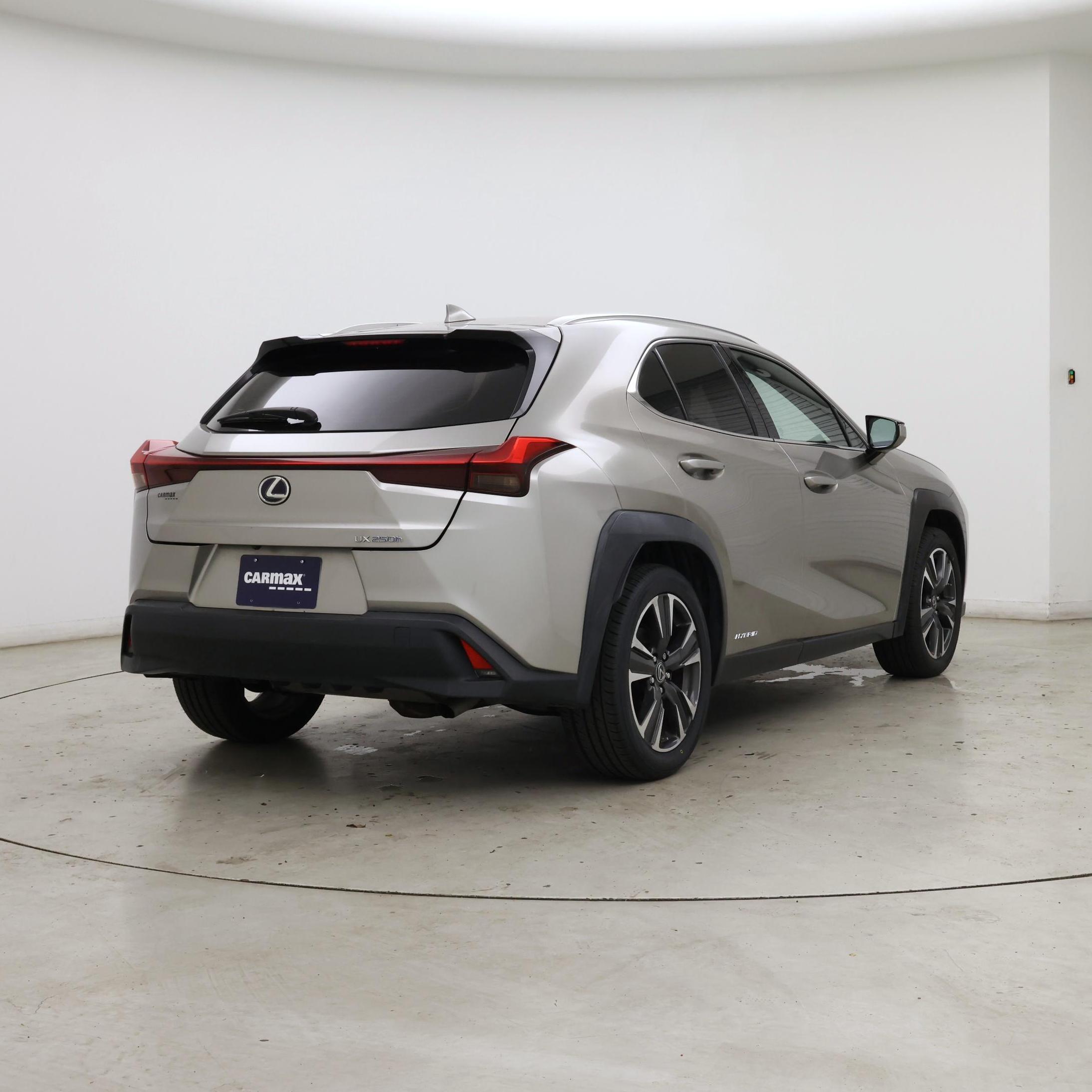 Thumbnail: 2020 Lexus UX - 8
