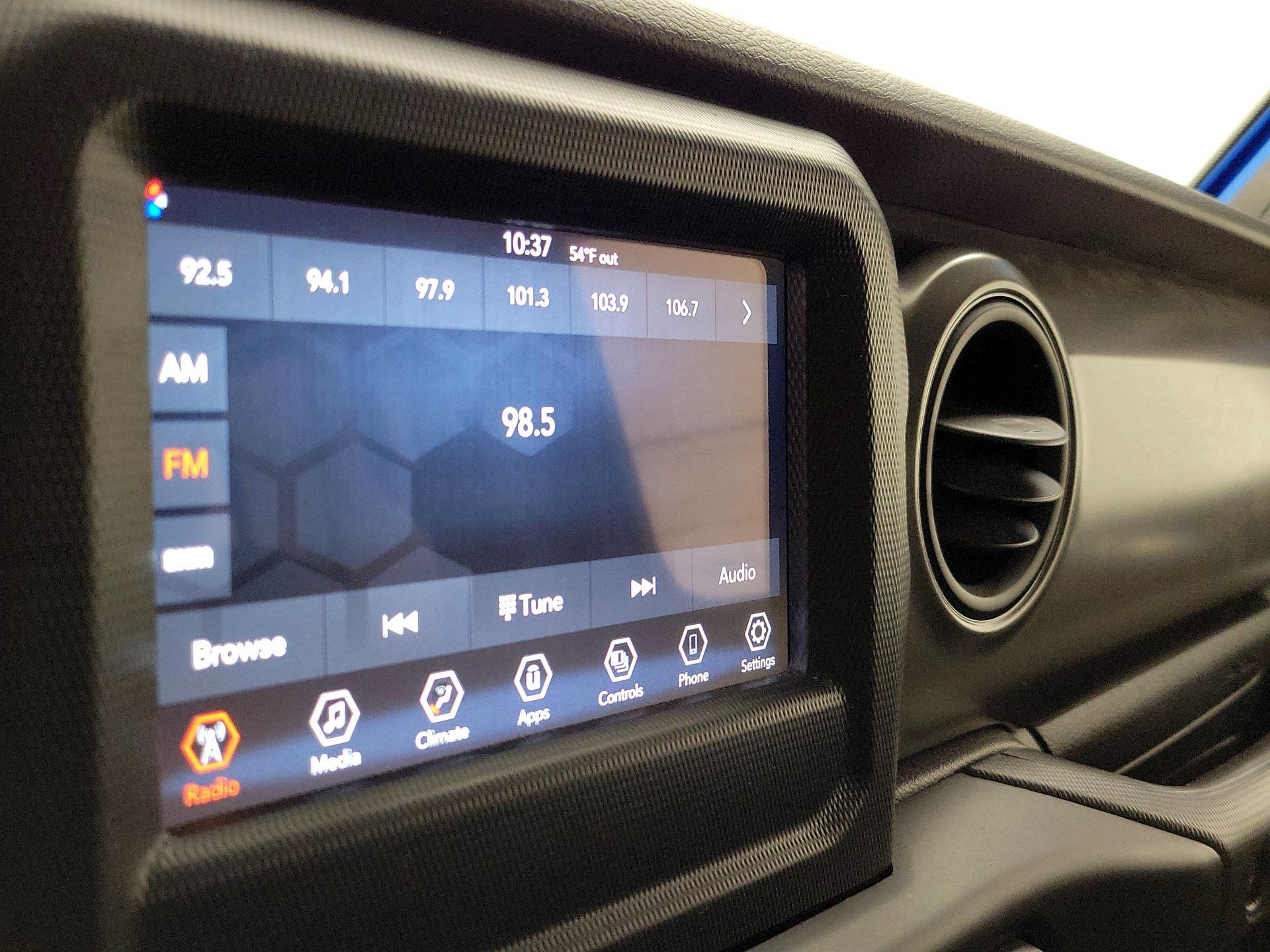 Thumbnail: 2022 Jeep Wrangler - 15