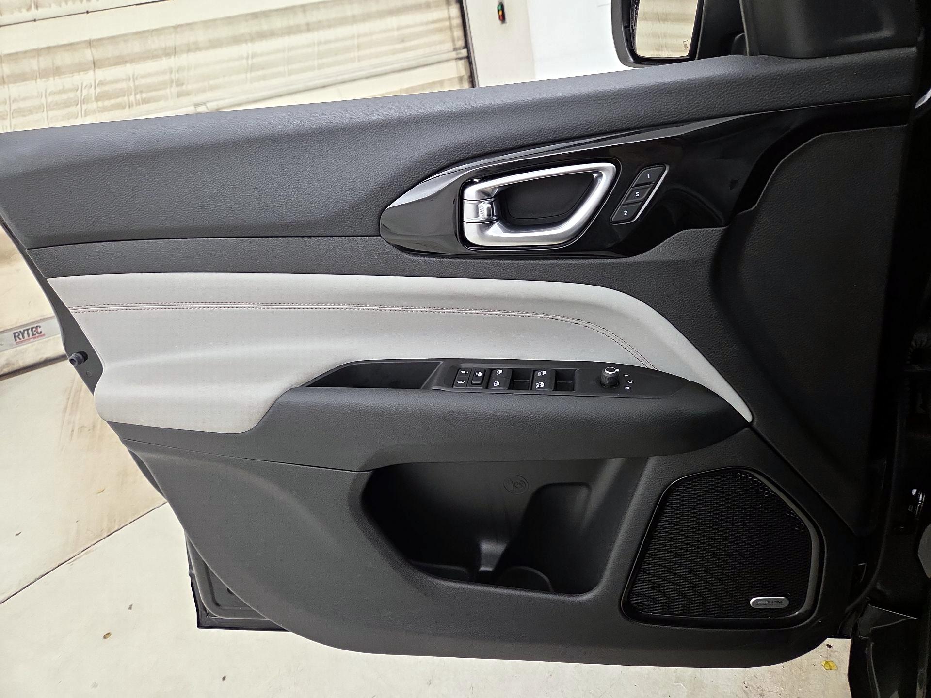 Thumbnail: 2022 Jeep Compass - 12