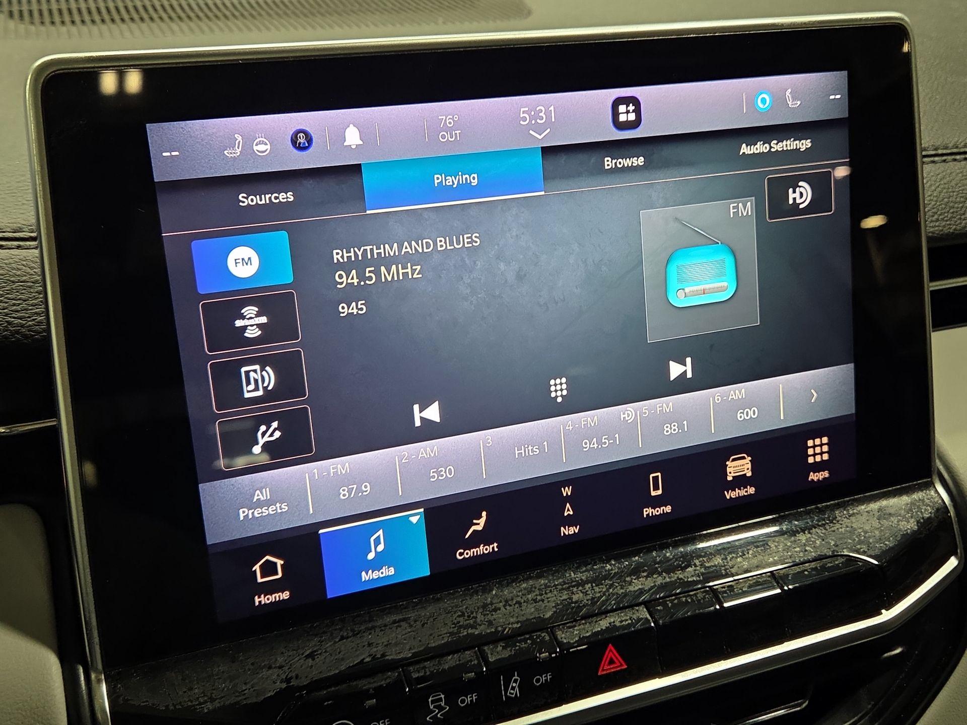 Thumbnail: 2022 Jeep Compass - 16