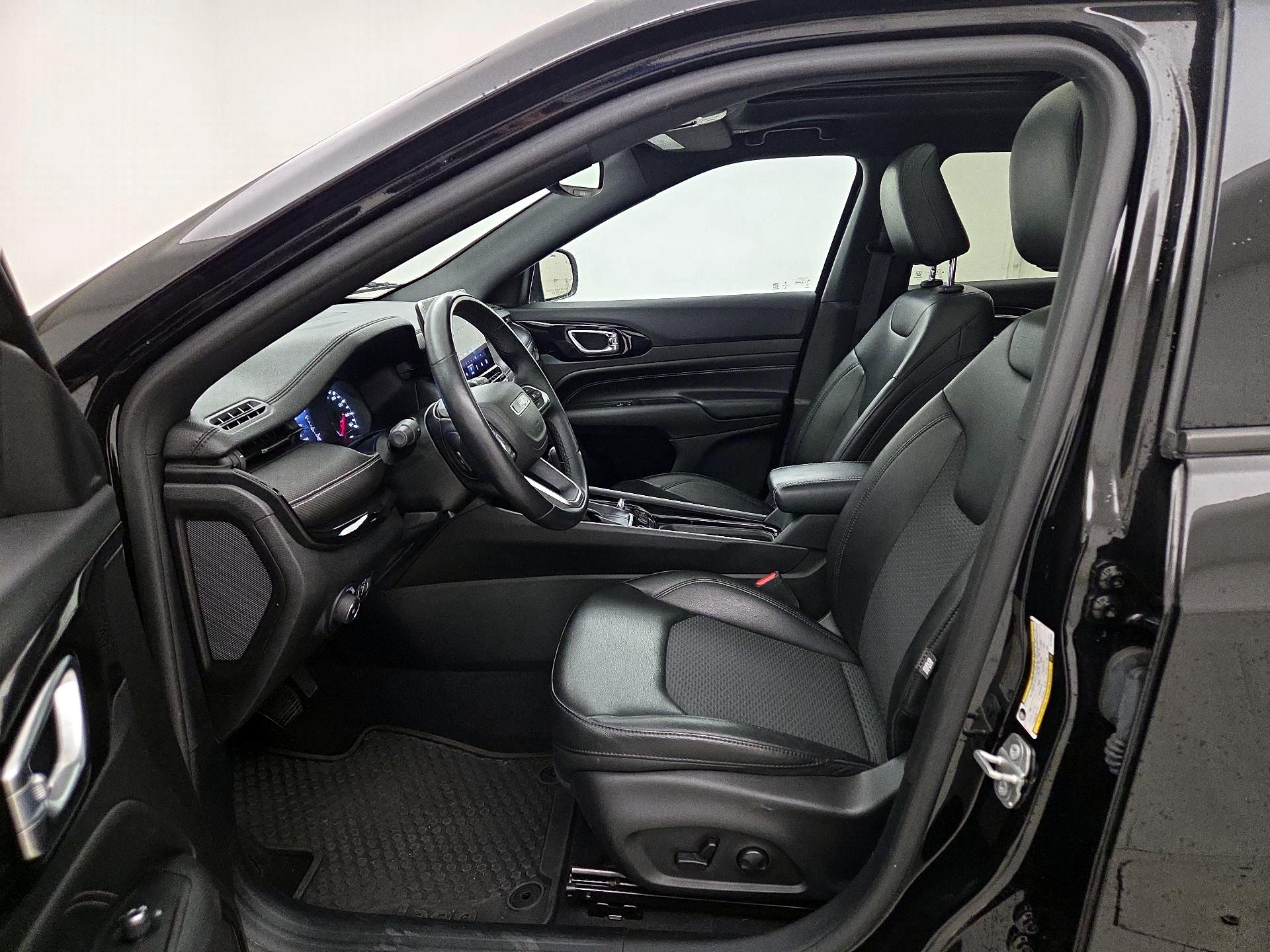 Thumbnail: 2022 Jeep Compass - 11