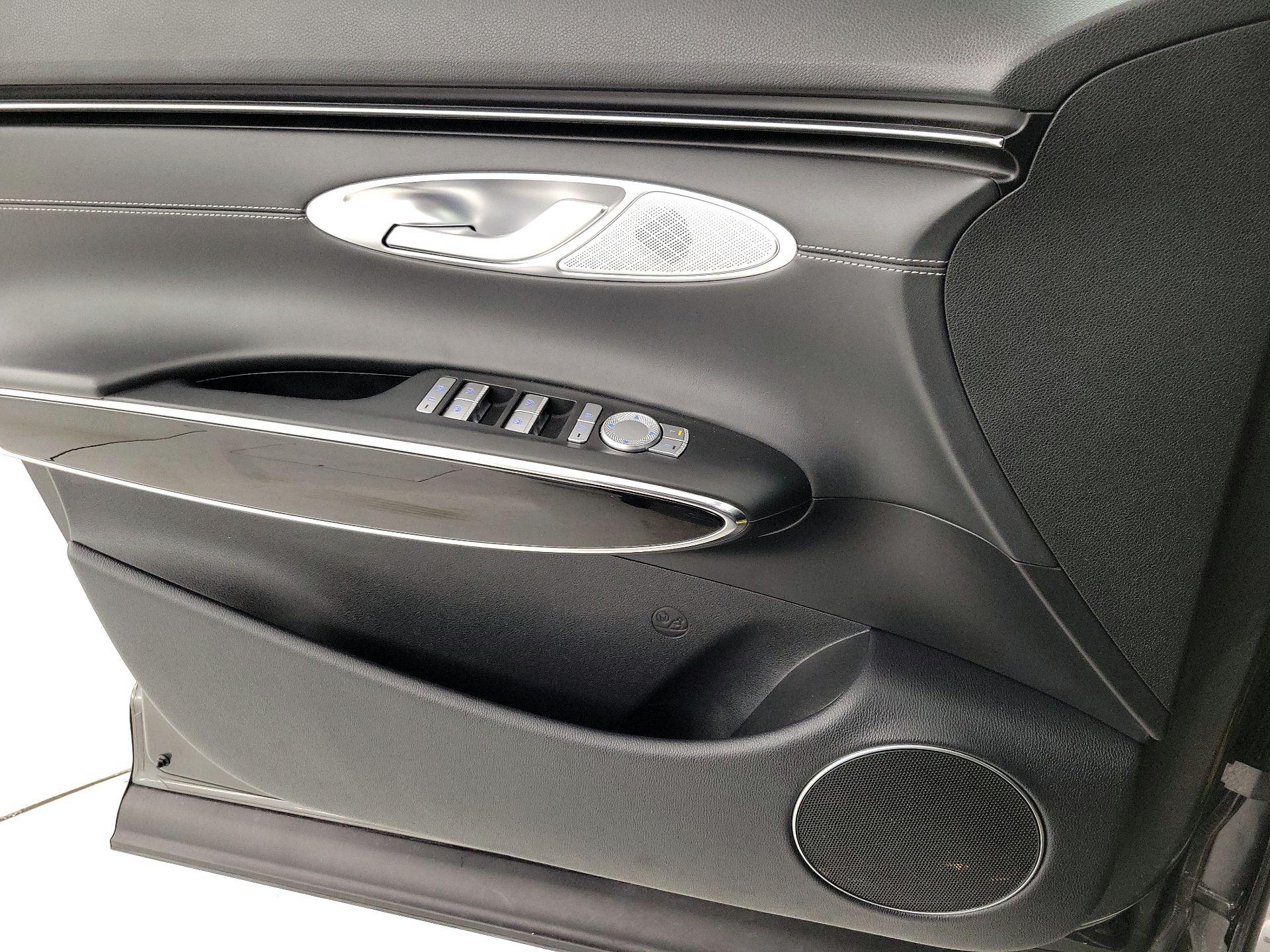 Thumbnail: 2025 Genesis GV70 - 12