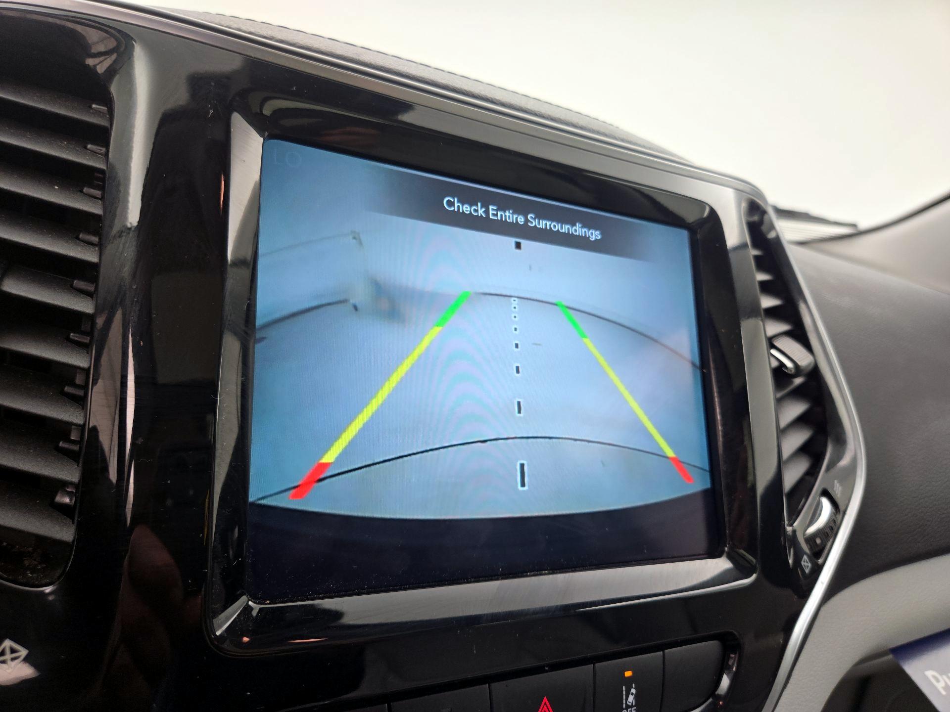 Thumbnail: 2019 Jeep Cherokee - 15