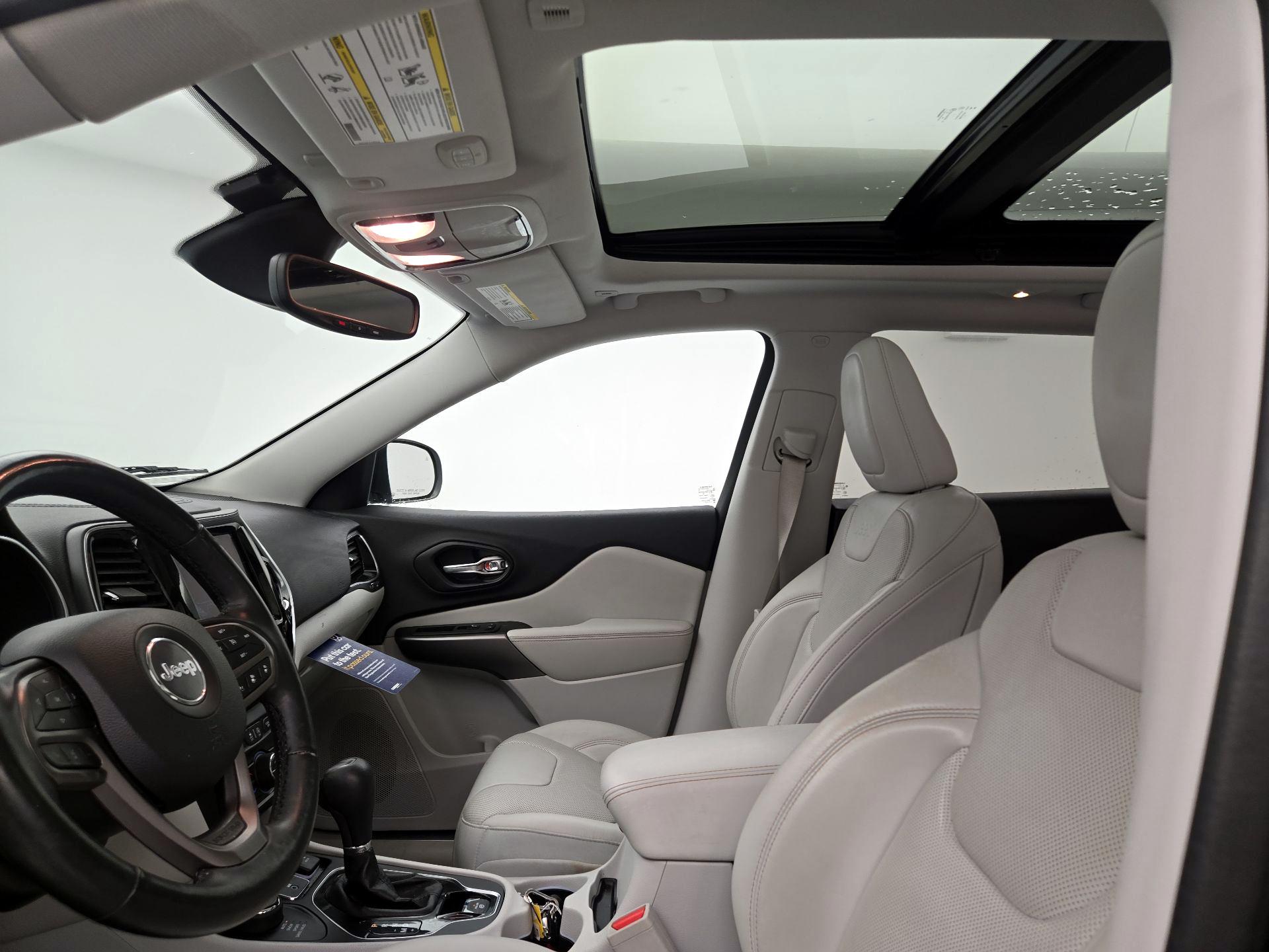 Thumbnail: 2019 Jeep Cherokee - 20