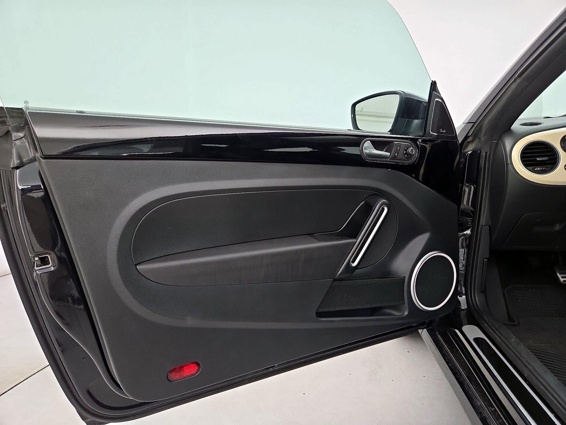 Thumbnail: 2019 Volkswagen Beetle - 12