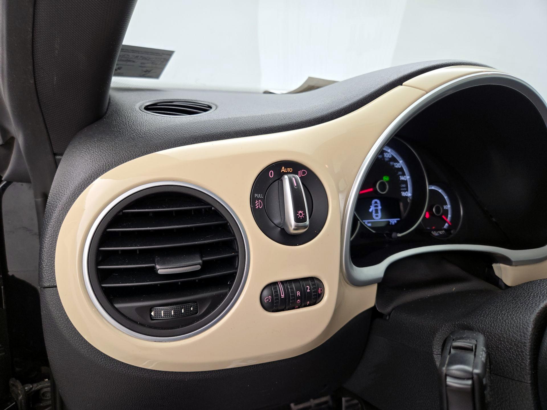 Thumbnail: 2019 Volkswagen Beetle - 13