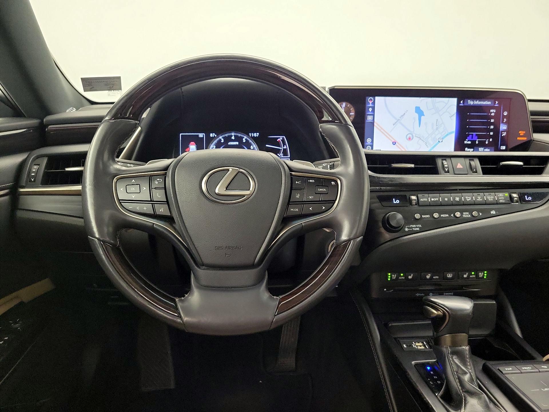 Thumbnail: 2019 Lexus ES - 10