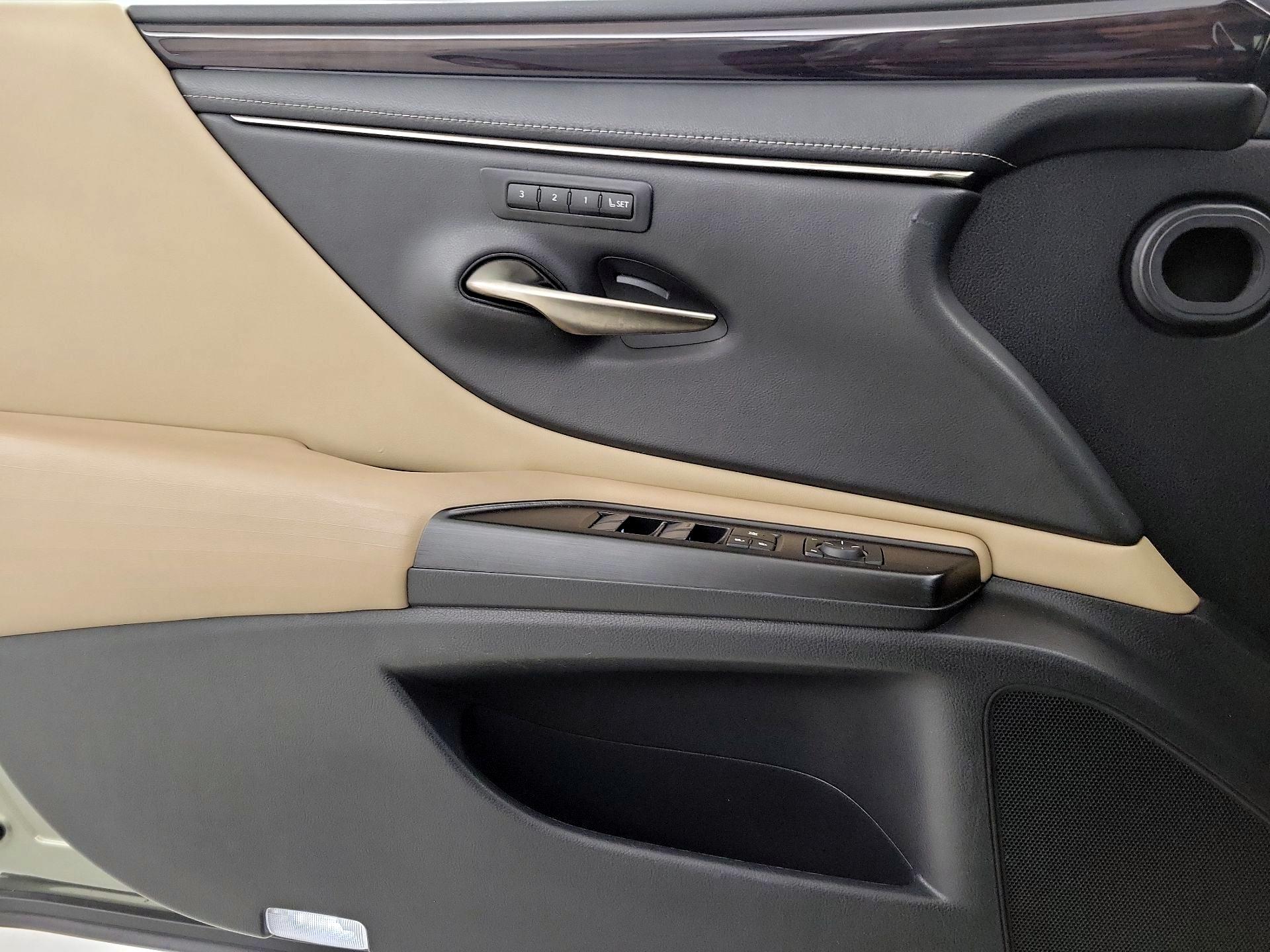 Thumbnail: 2019 Lexus ES - 12