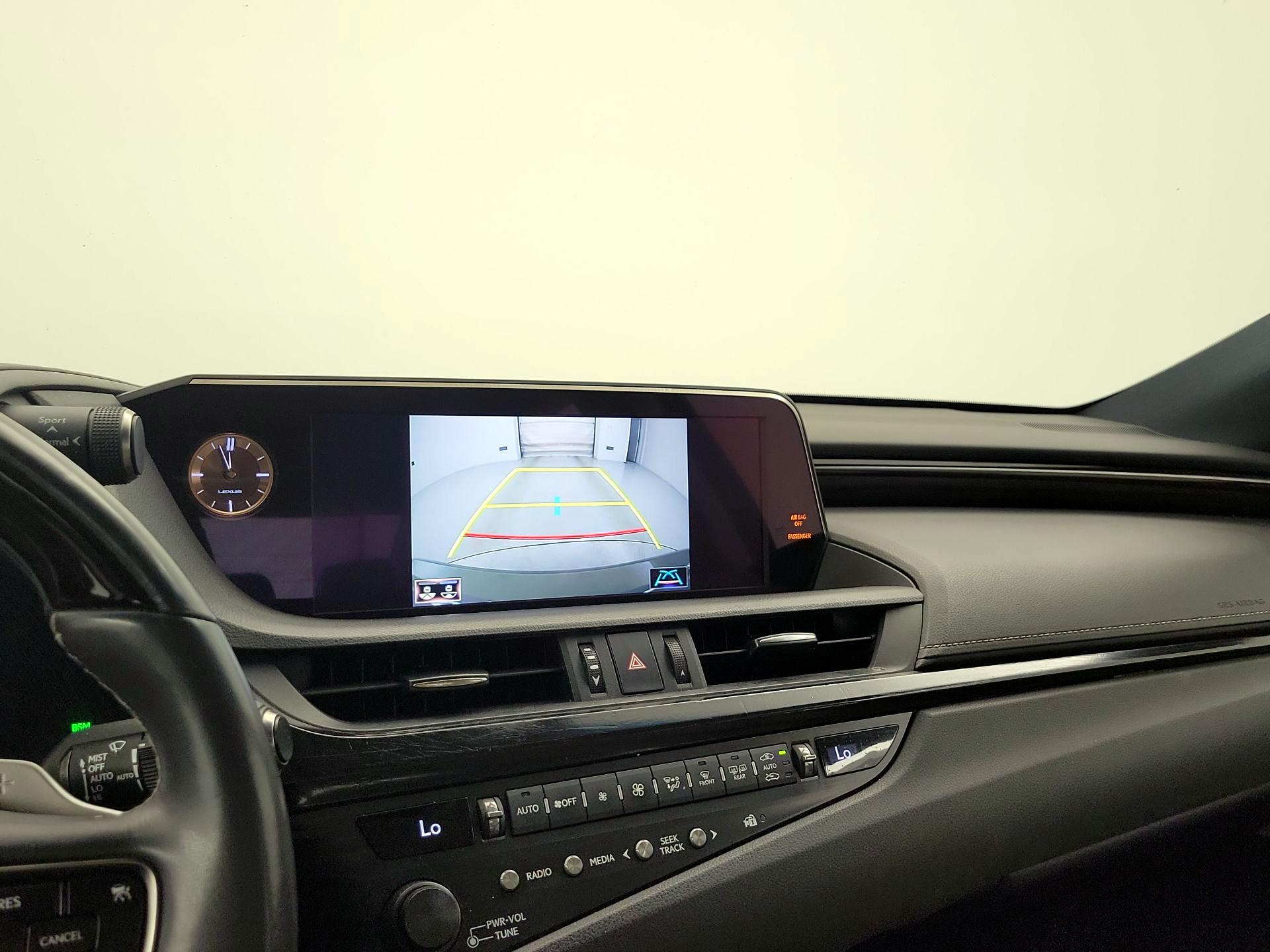 Thumbnail: 2019 Lexus ES - 14