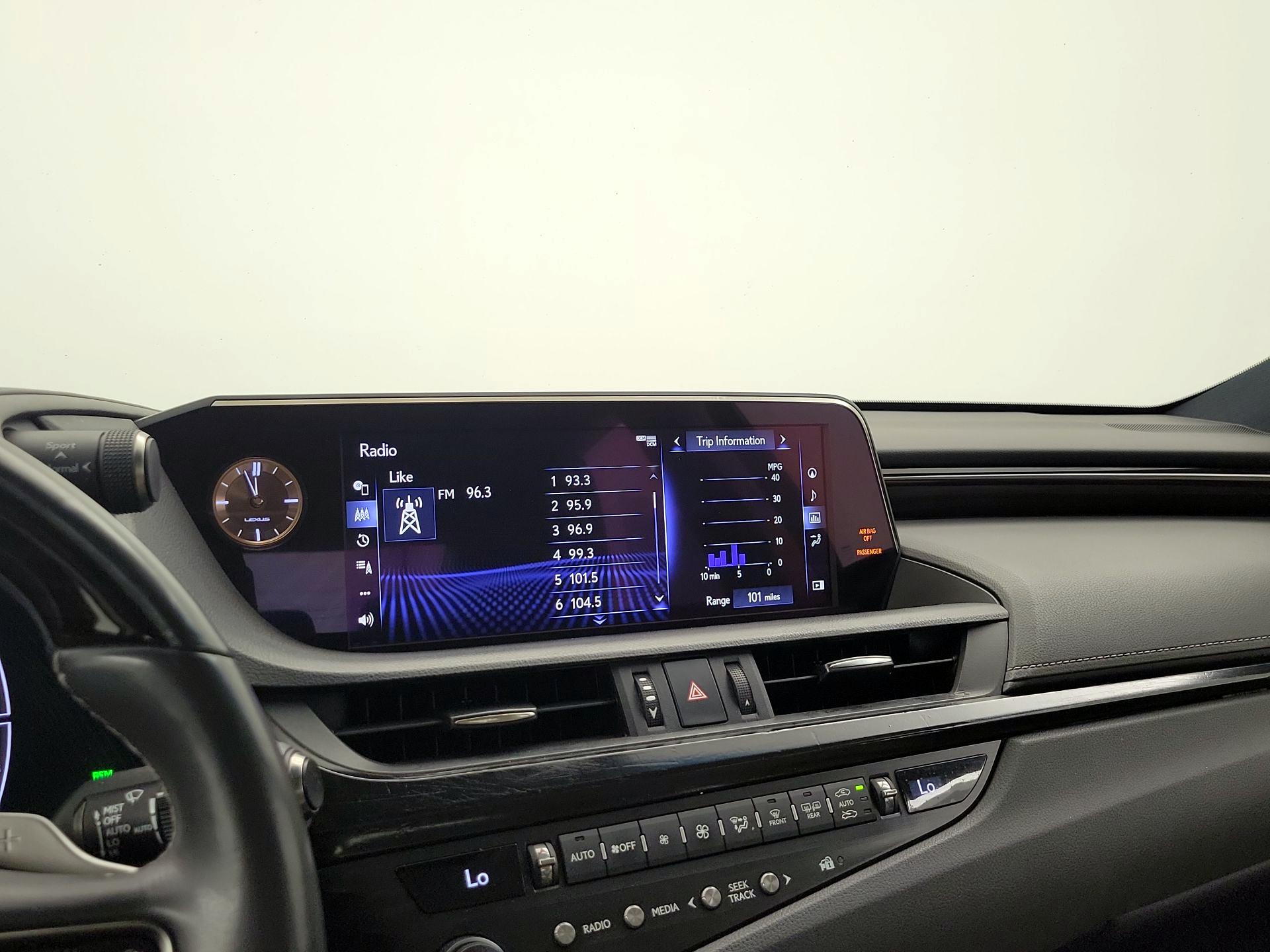 Thumbnail: 2019 Lexus ES - 15