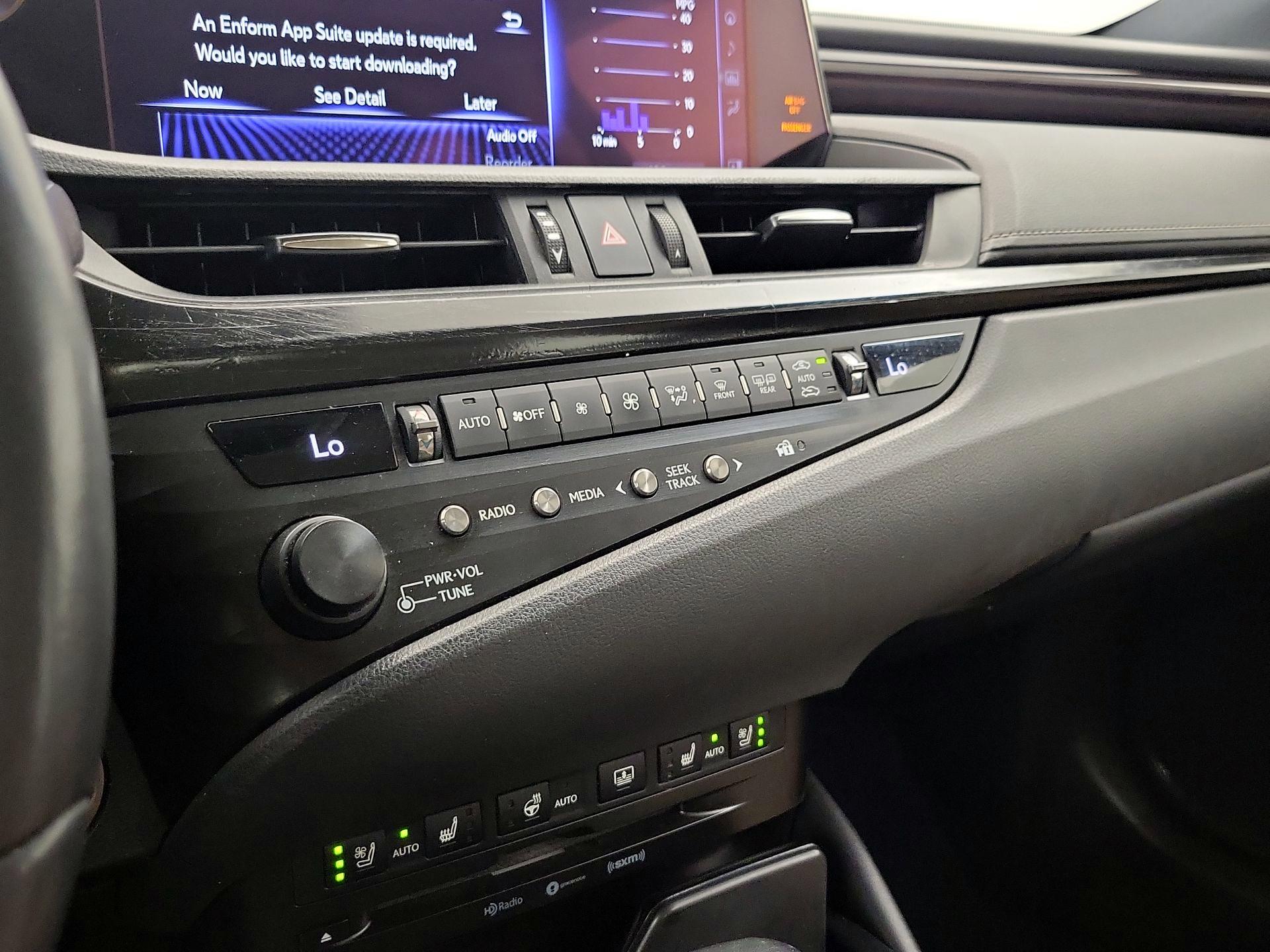 Thumbnail: 2019 Lexus ES - 16