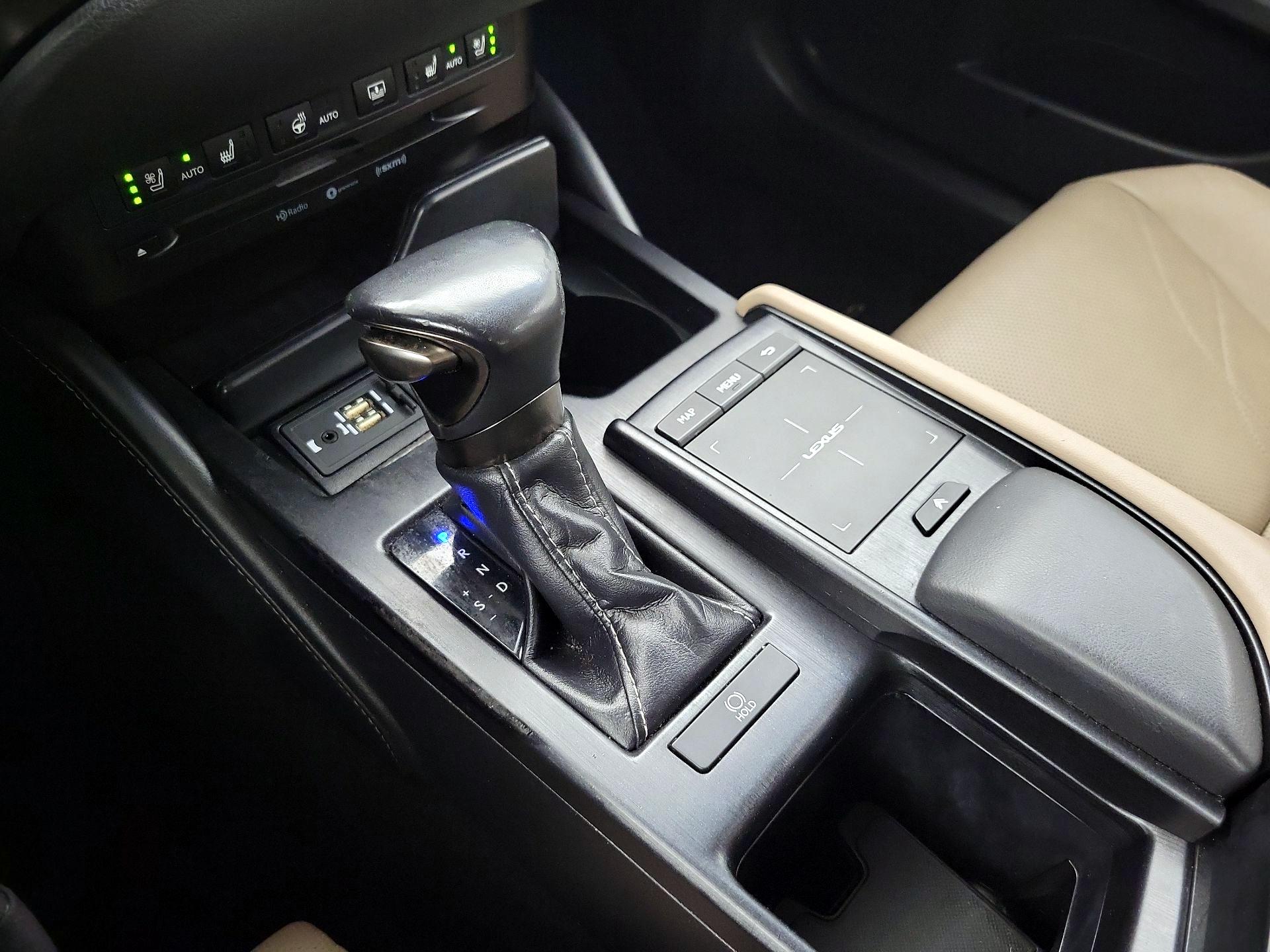 Thumbnail: 2019 Lexus ES - 17