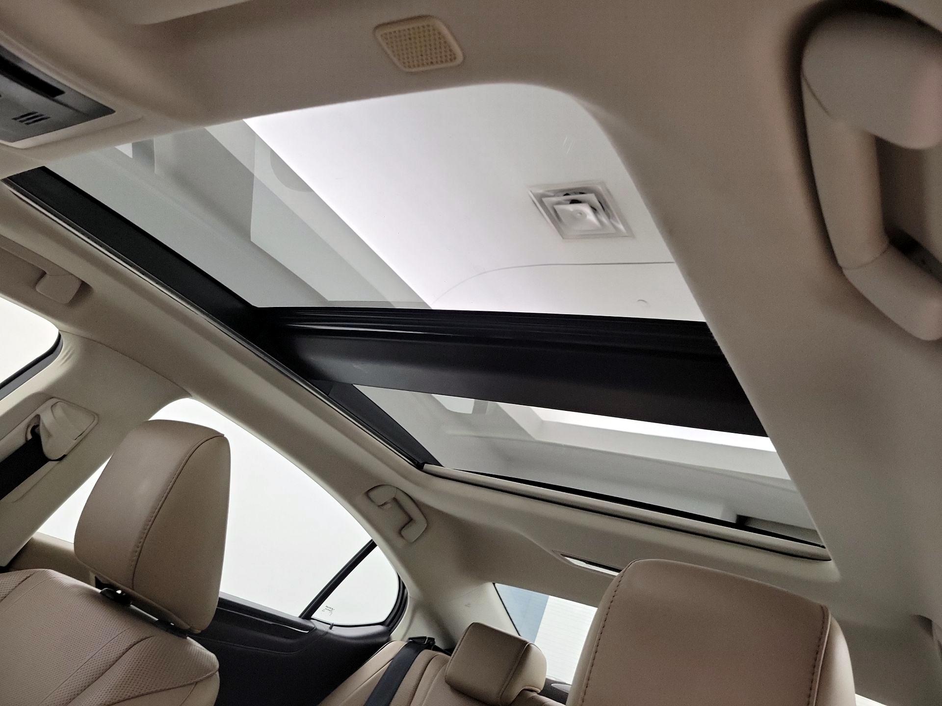 Thumbnail: 2019 Lexus ES - 19