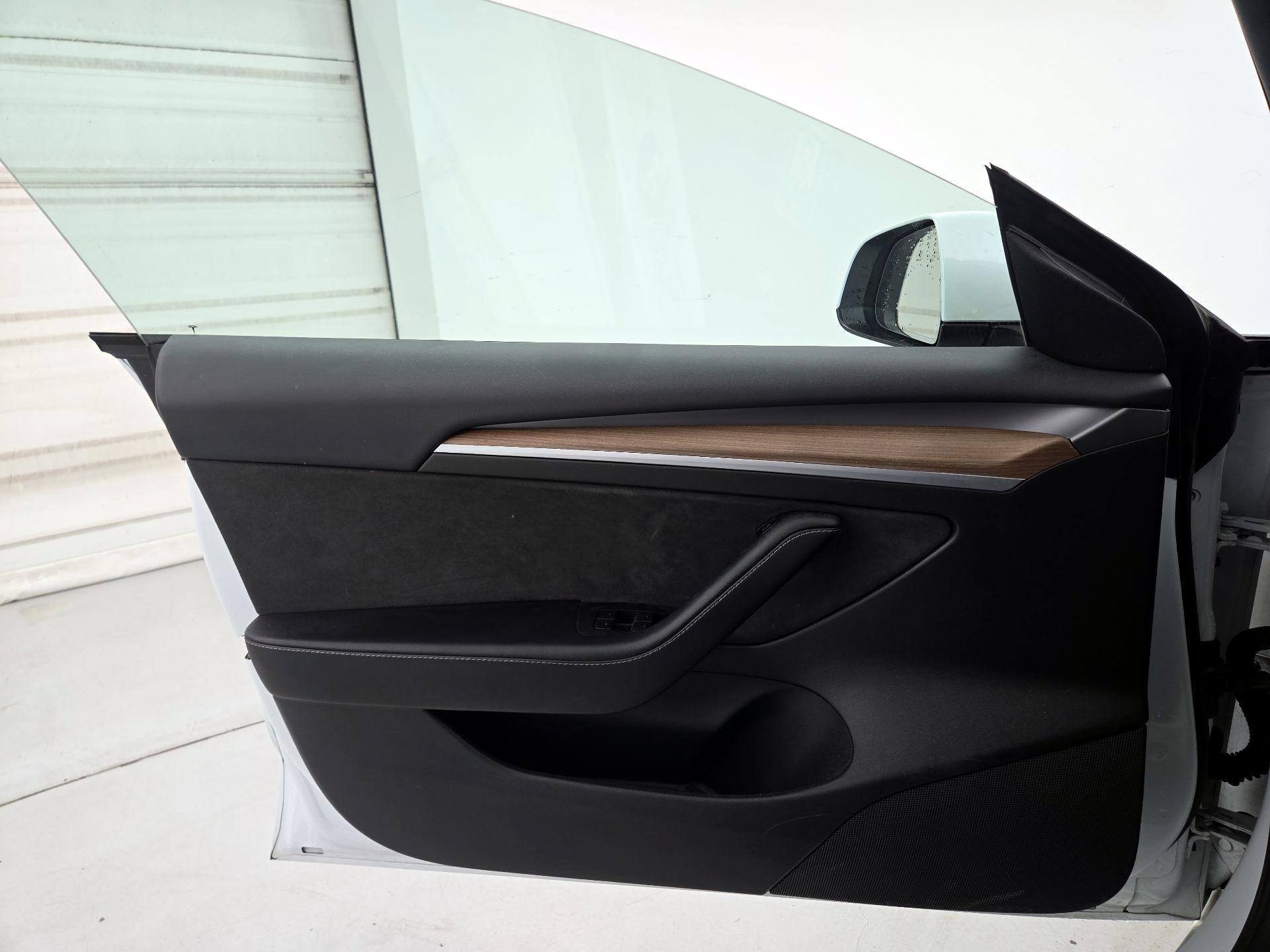 Thumbnail: 2023 Tesla Model 3 - 12