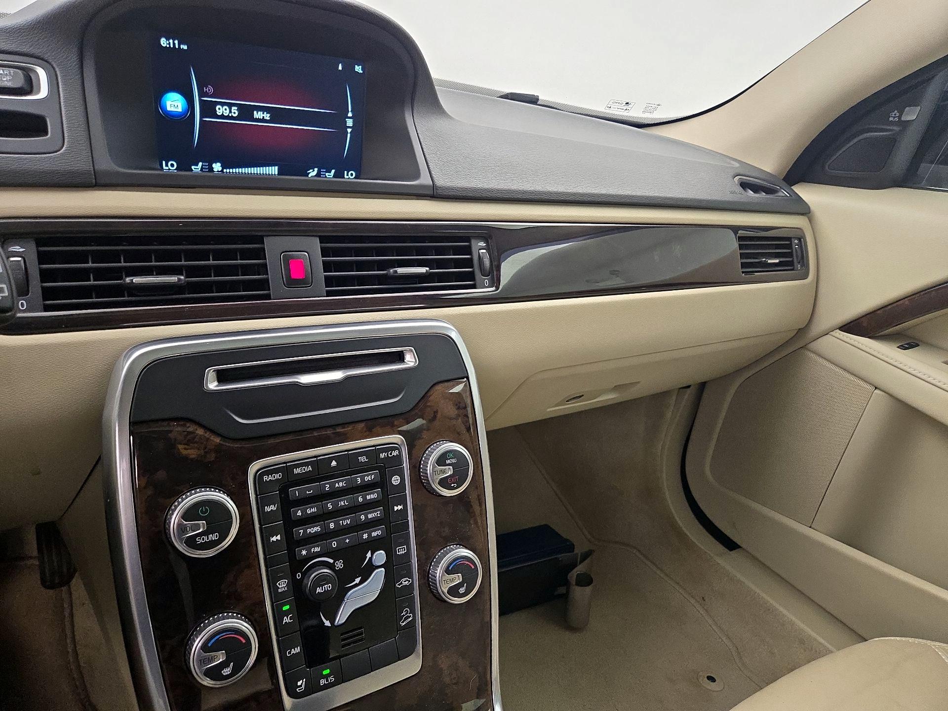 Thumbnail: 2015 Volvo XC70 - 16