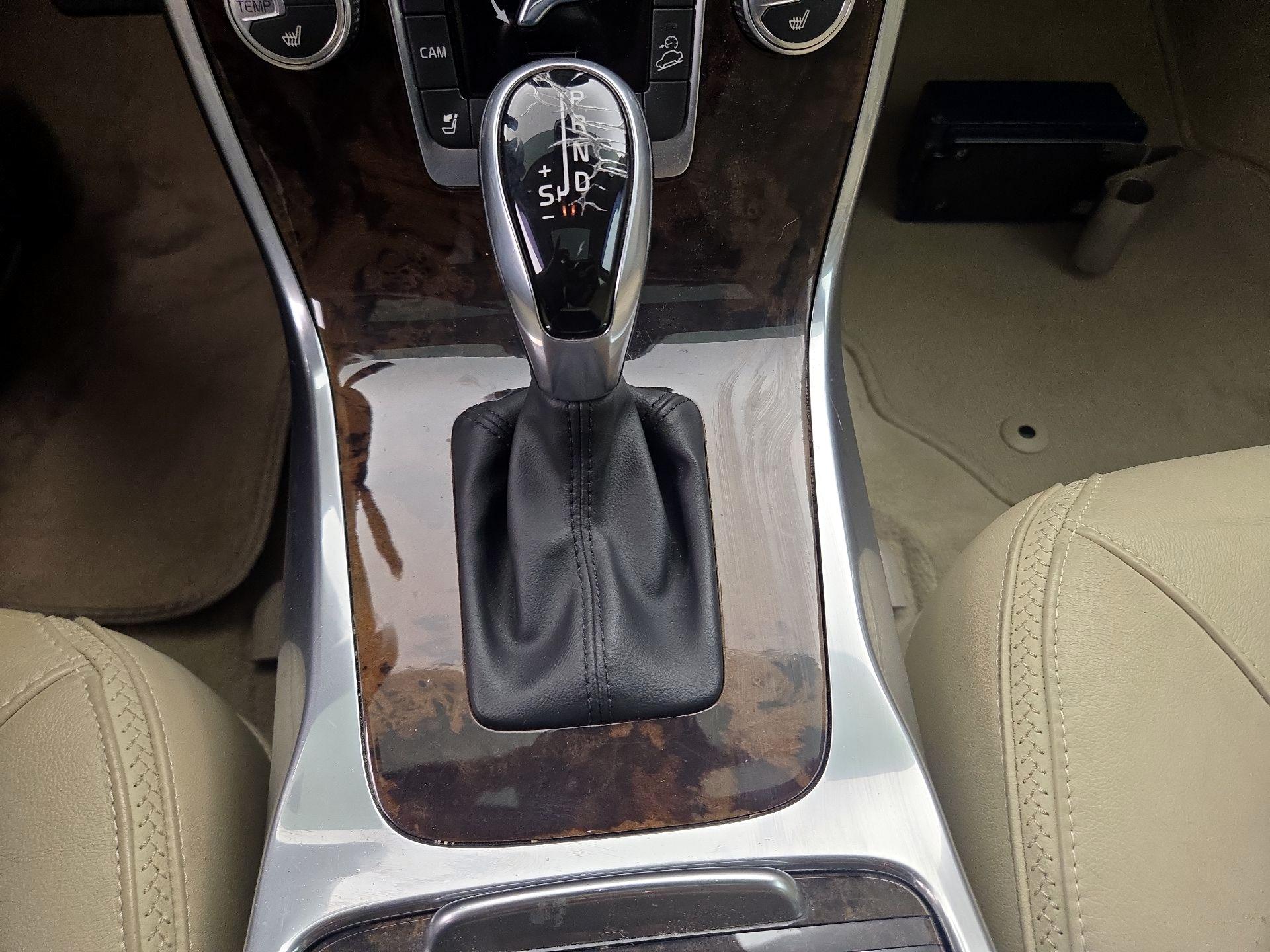Thumbnail: 2015 Volvo XC70 - 18